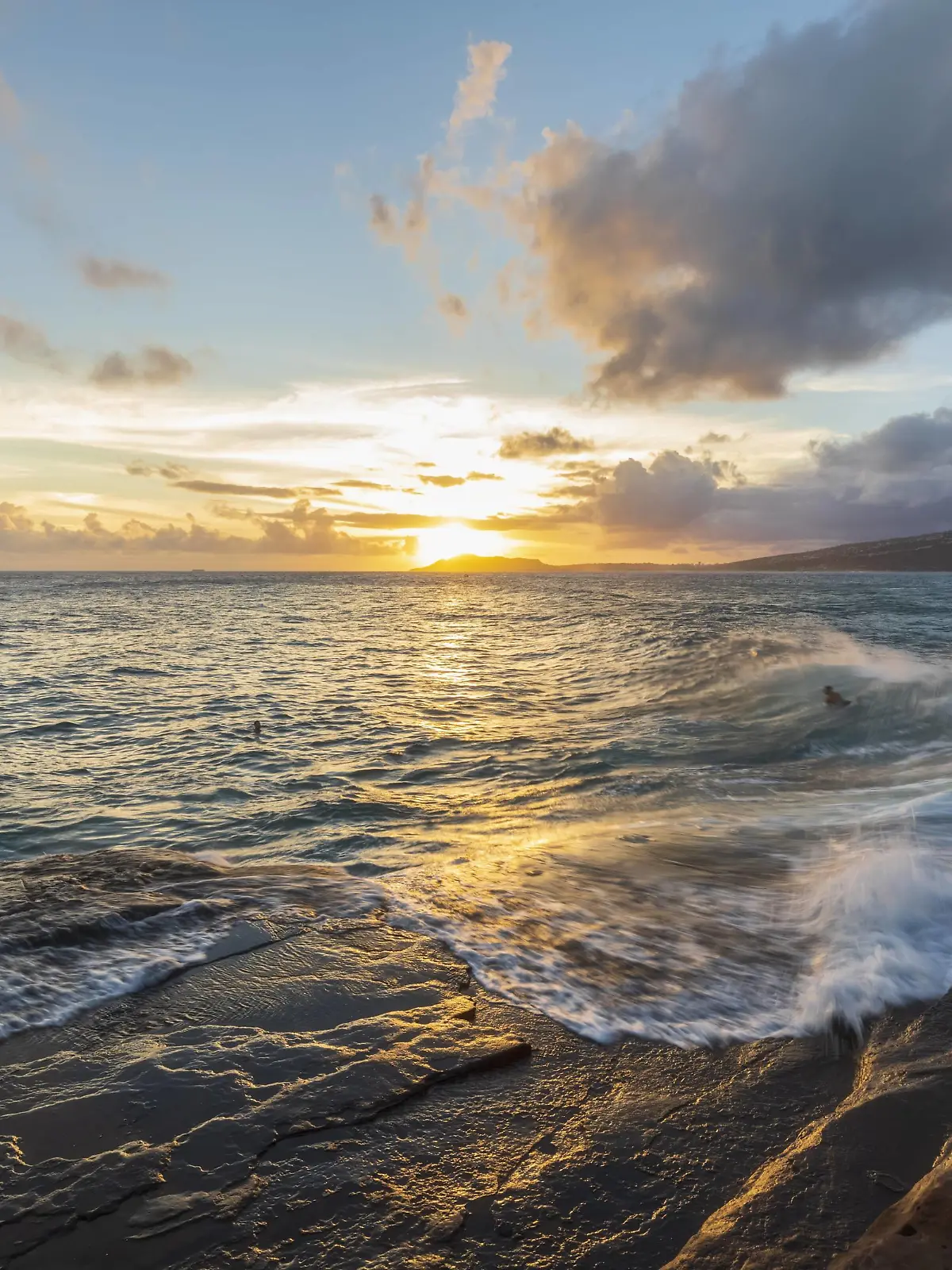  USA, Hawaii, Oahu, China Wall at sunset PUBLICATIONxINxGERxSUIxAUTxHUNxONLY FOF10272