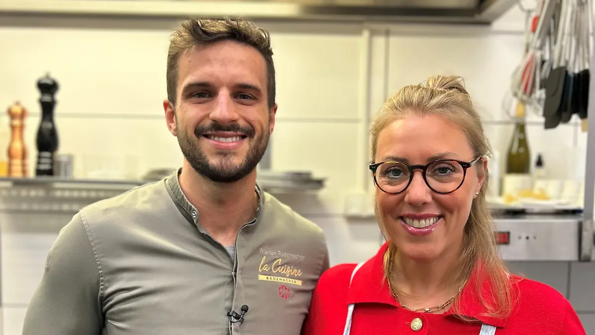 Sternekoch Marlon Rademacher mit RTL-Reporterin Lotte Lang.