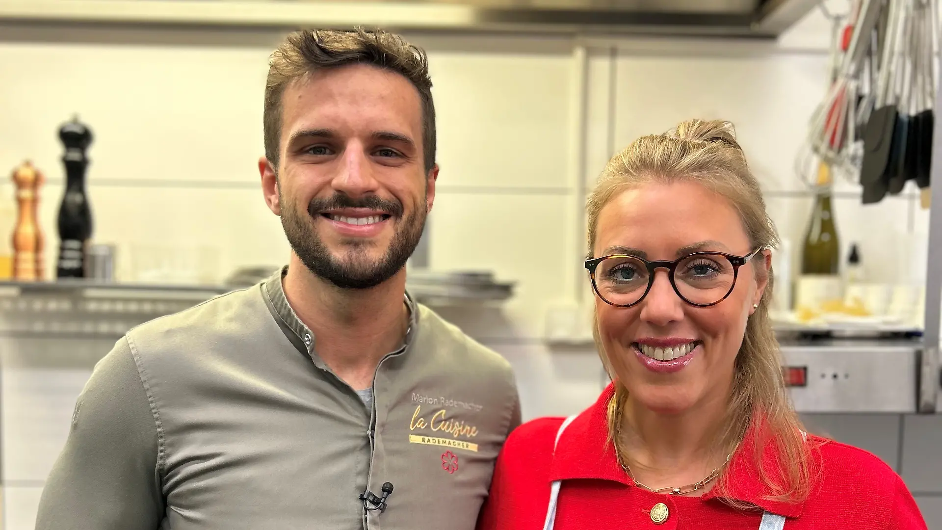 Sternekoch Marlon Rademacher mit RTL-Reporterin Lotte Lang.