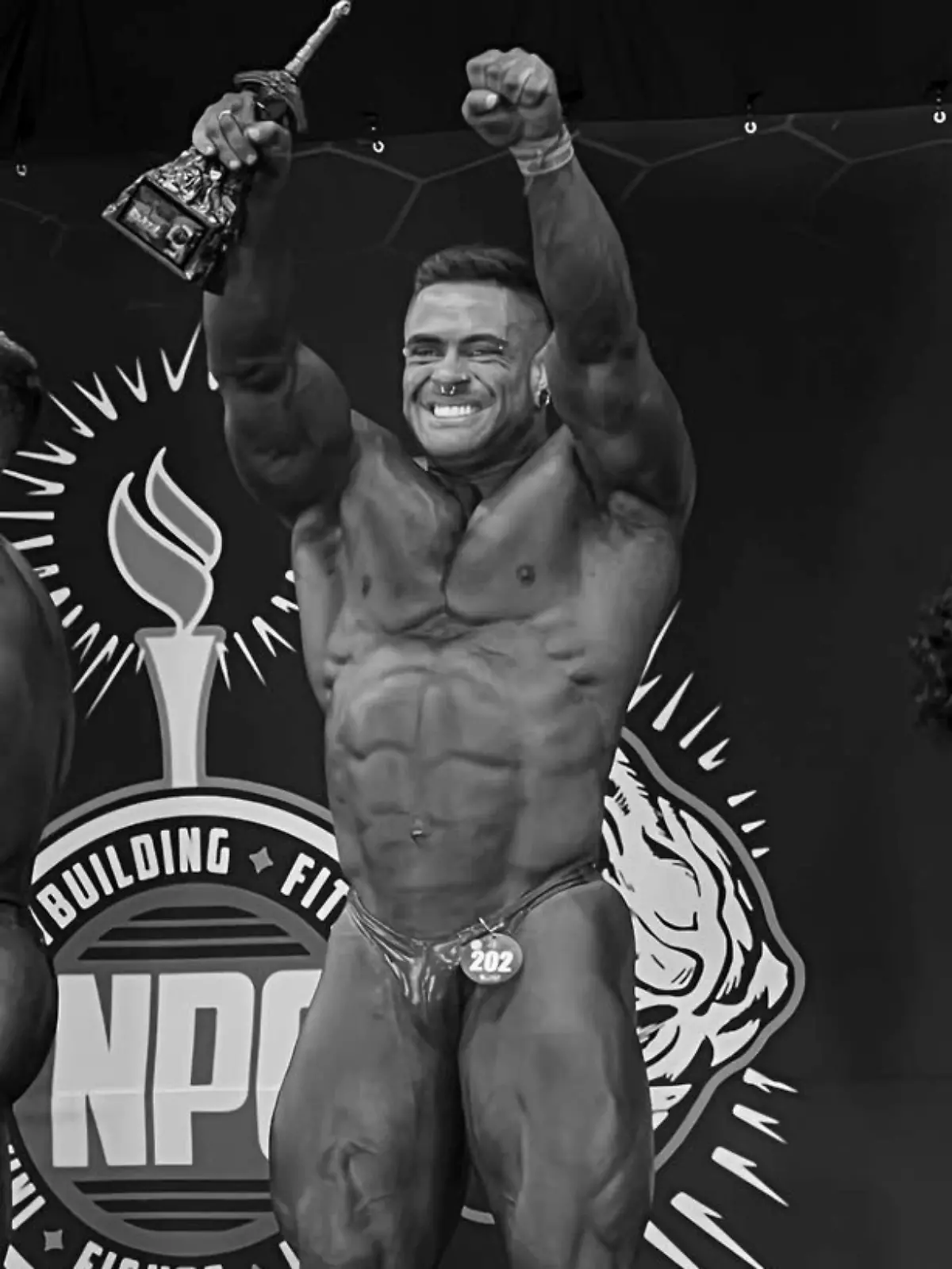 Bodybuilder stirbt kurz nach Verlobung auf der Bühne - 2
