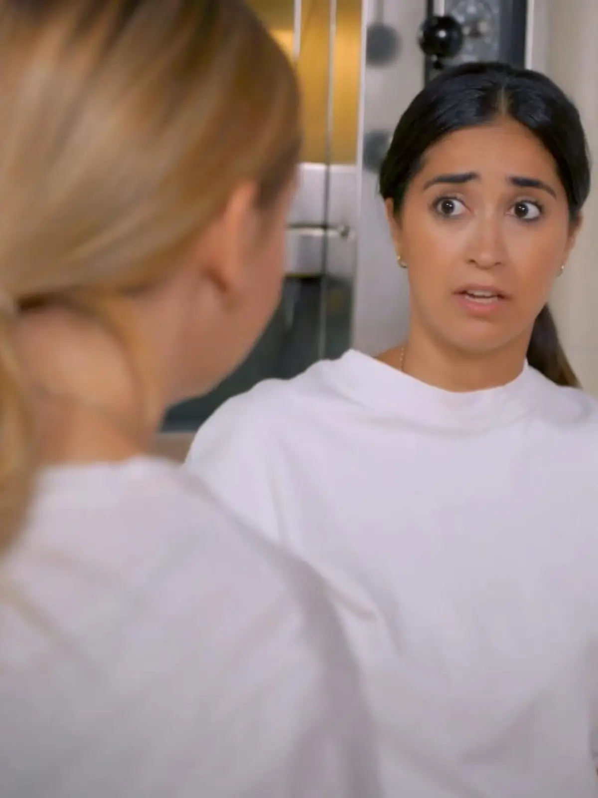 Bild zu: "Stellas Großauftrag bringt Esma ins Schwitzen"