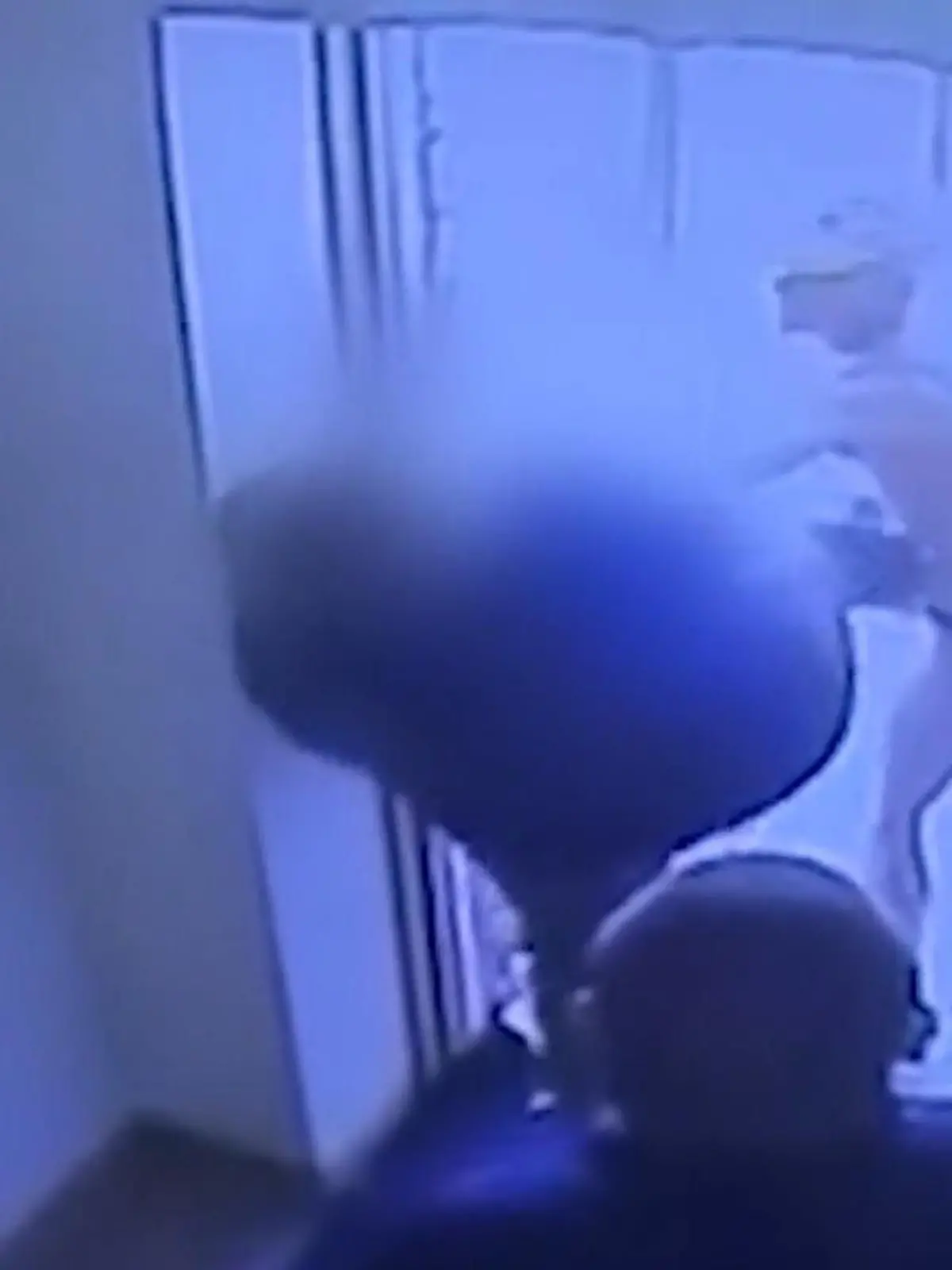 Bild zu: "In Unterhose! Mann stürmt Polizeirevier – Beamtin schwer verletzt "