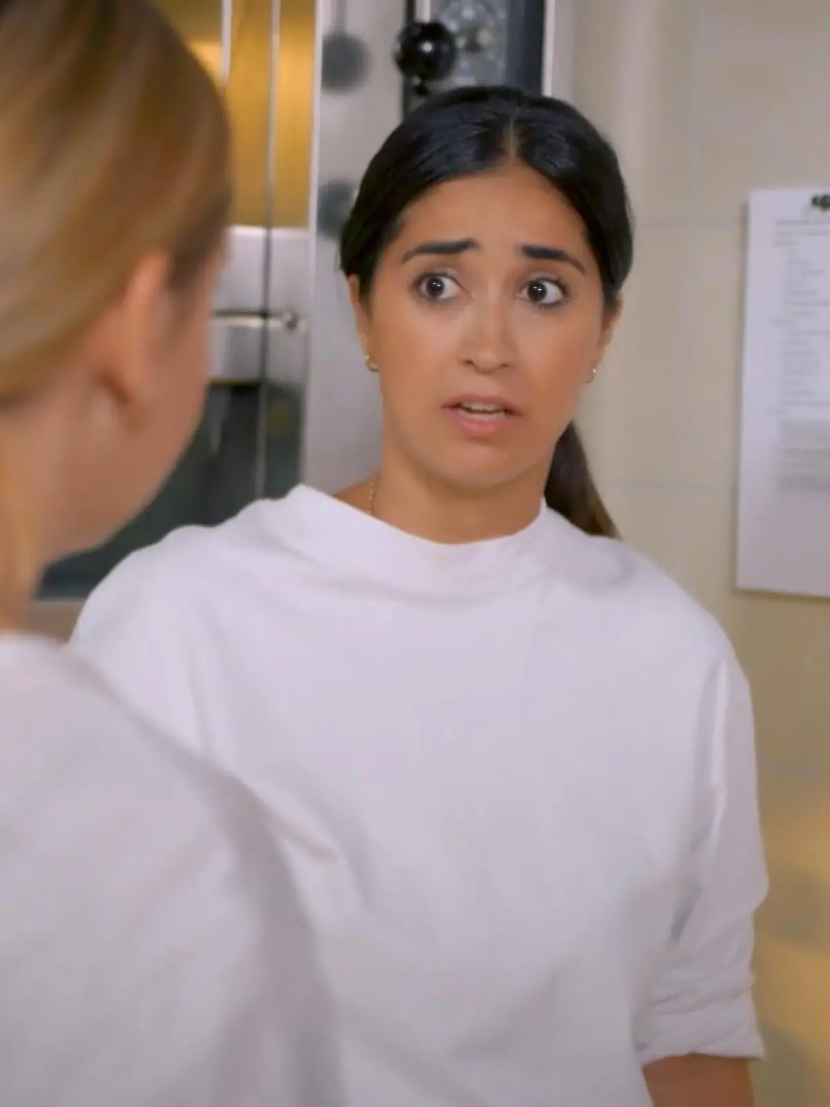 Unter uns: Stellas Großauftrag bringt Esma ins Schwitzen