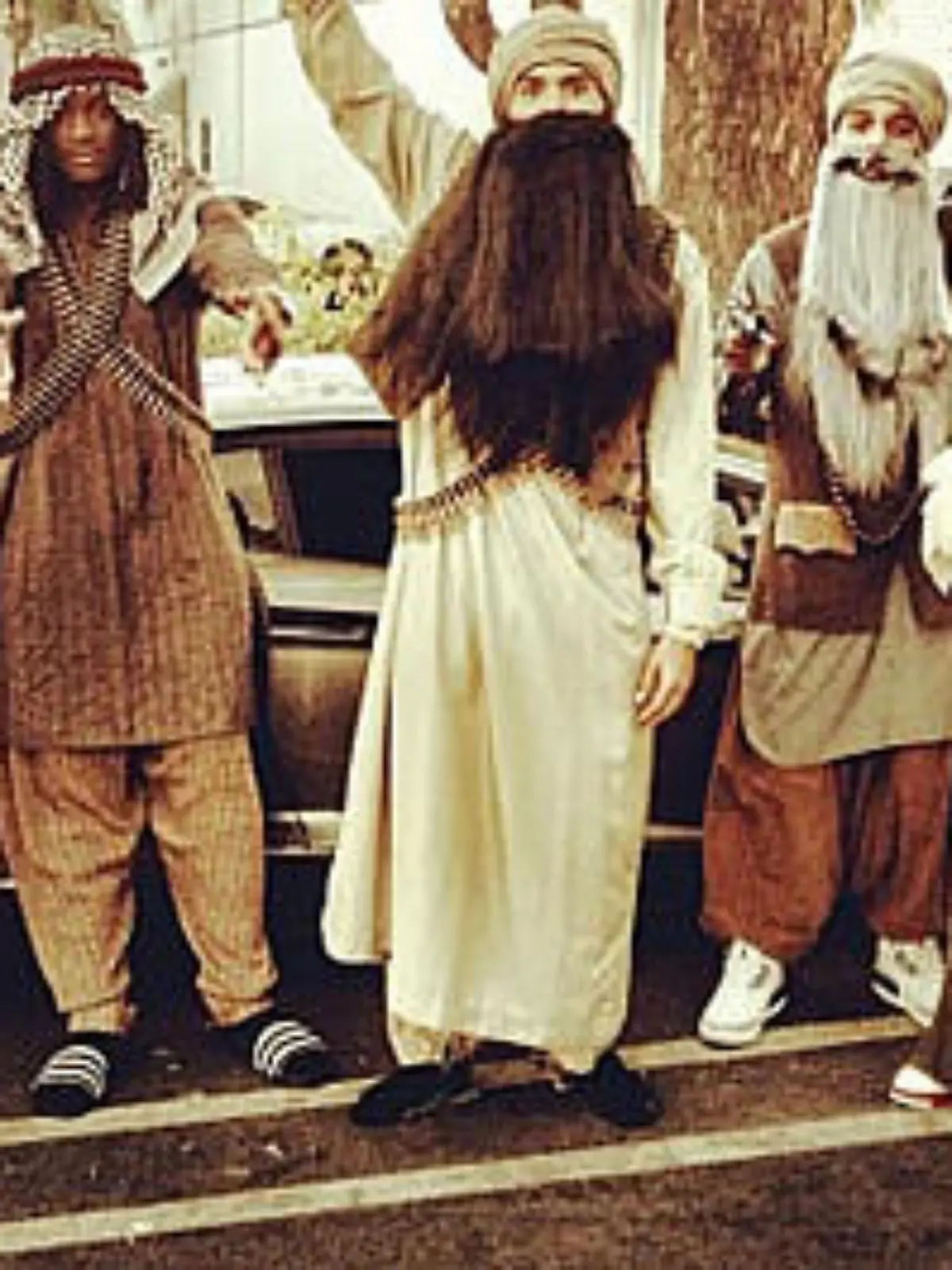 Chris Brown verkleidet sich als Terrorist  und alle drehen durch