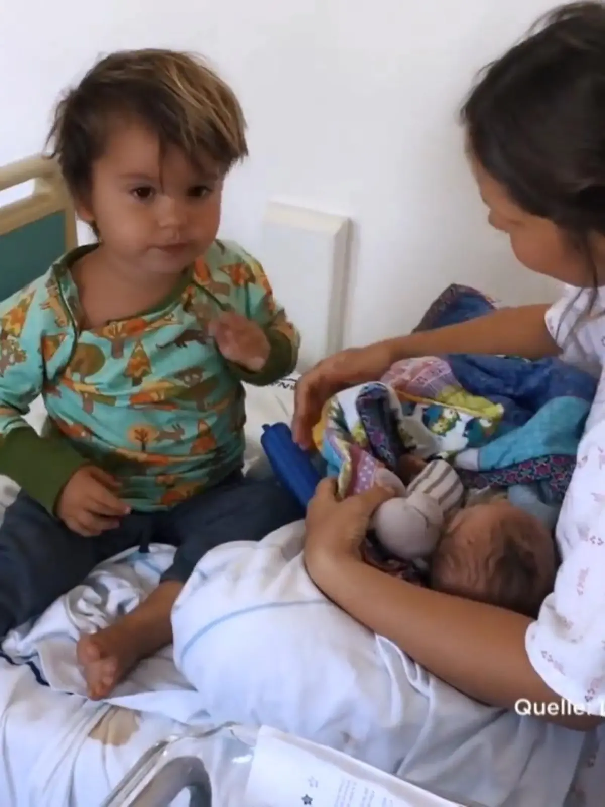 Bild zu: "Die kleine Familie hat es geschafft"