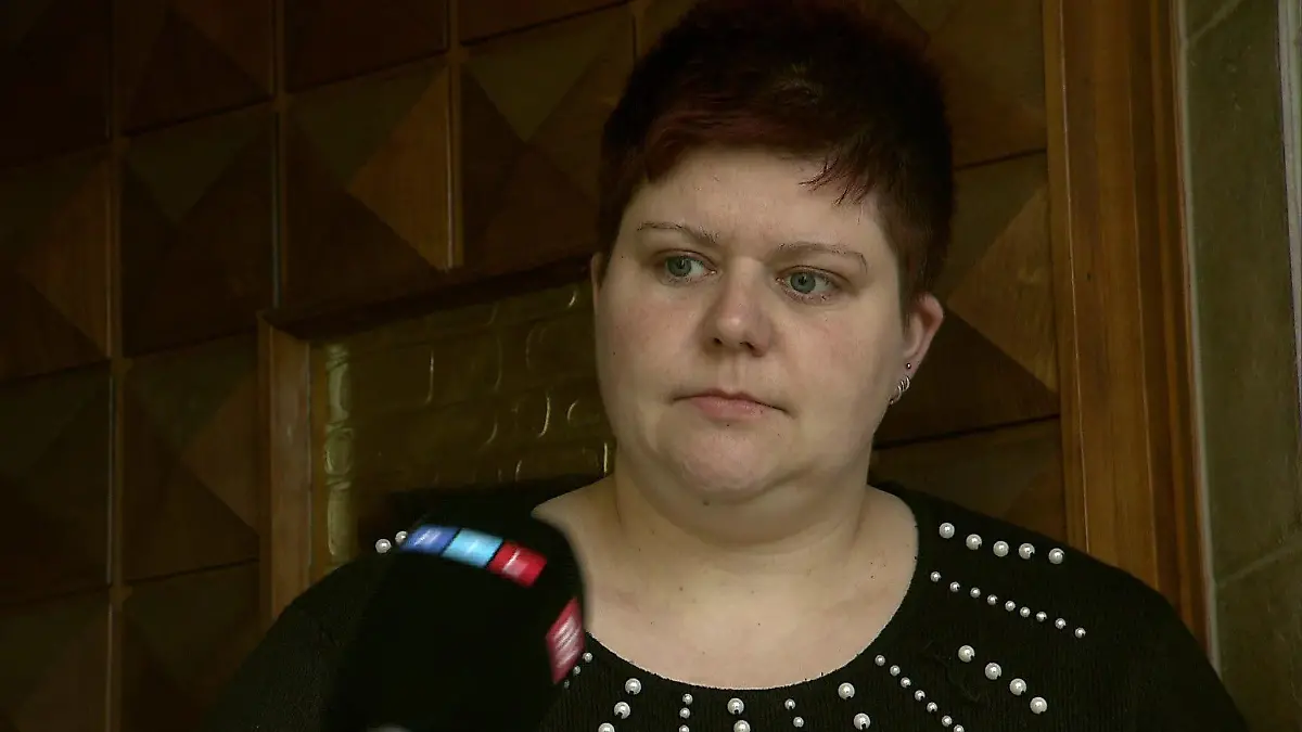 Stefanie Lautenschläger ist die Nachbarin des mutmaßlichen Brandstifters. Der Mann soll früher in ihrer Clique gewesen sein.