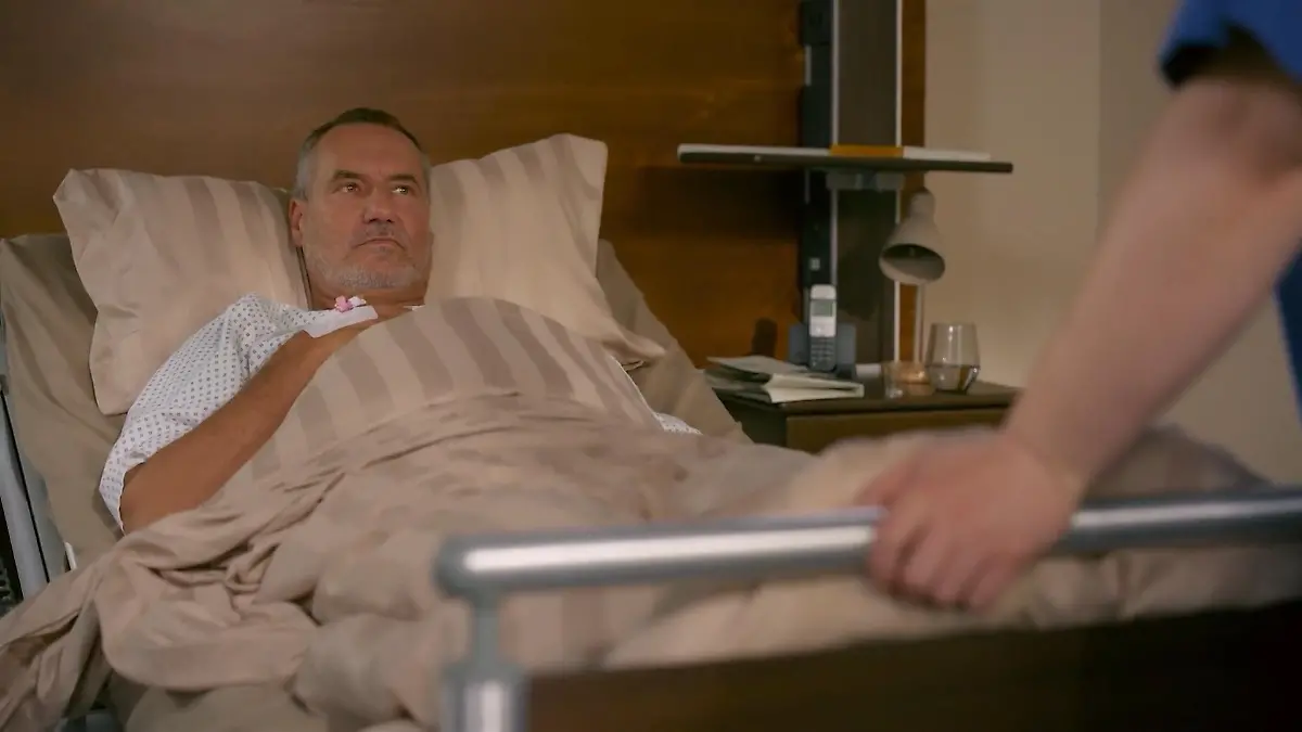 AWZ-Folge vom 03.11.25 auf RTL+: Richard wird auf seine Operation  vorbereitet