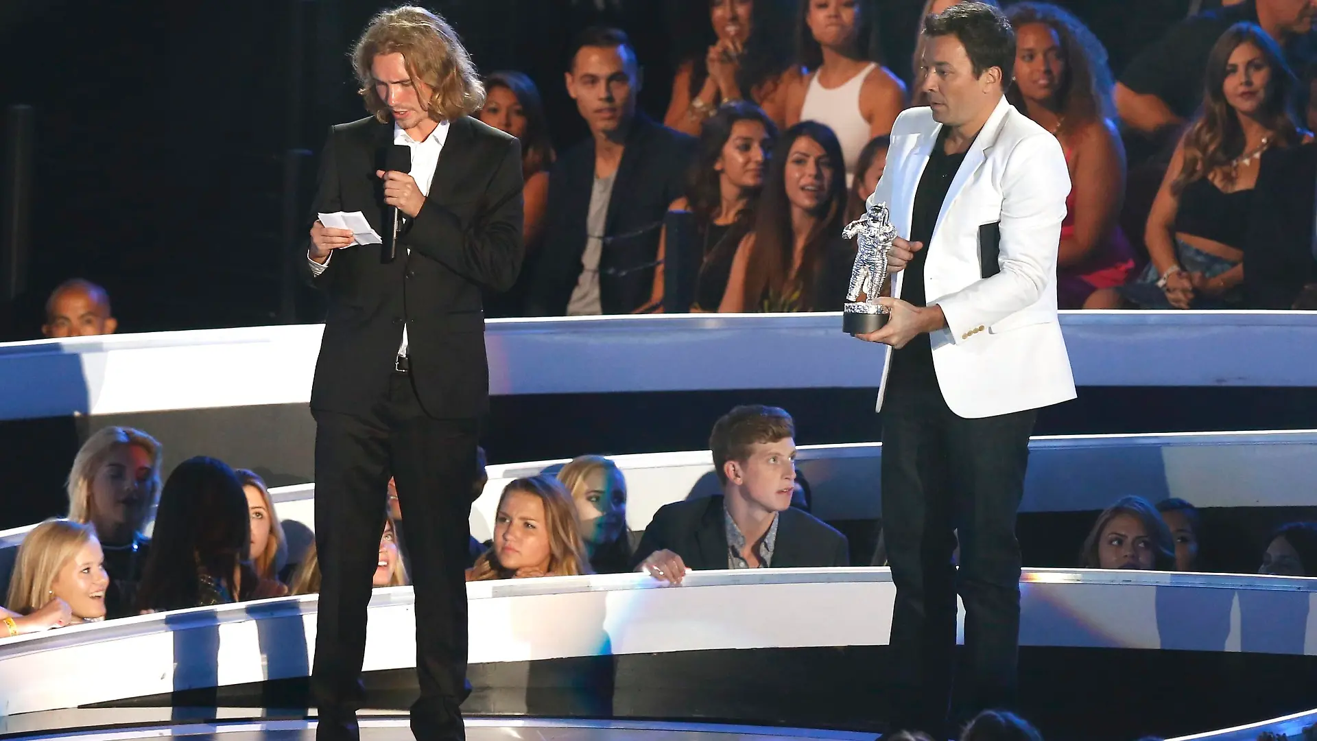 REFILING - CORRECTING PHOTOGRAPHERS NAME IN CAPTION - A spokesperson named Jesse accepts the award for Video of the Year for Miley Cyrus' "Wrecking Ball" as presenter Jimmy Fallon waits during the 2014 MTV Video Music Awards in Inglewood, California August 24, 2014. REUTERS/Mario Anzuoni (UNITED STATES - Tags: ENTERTAINMENT) (MTV-SHOW)