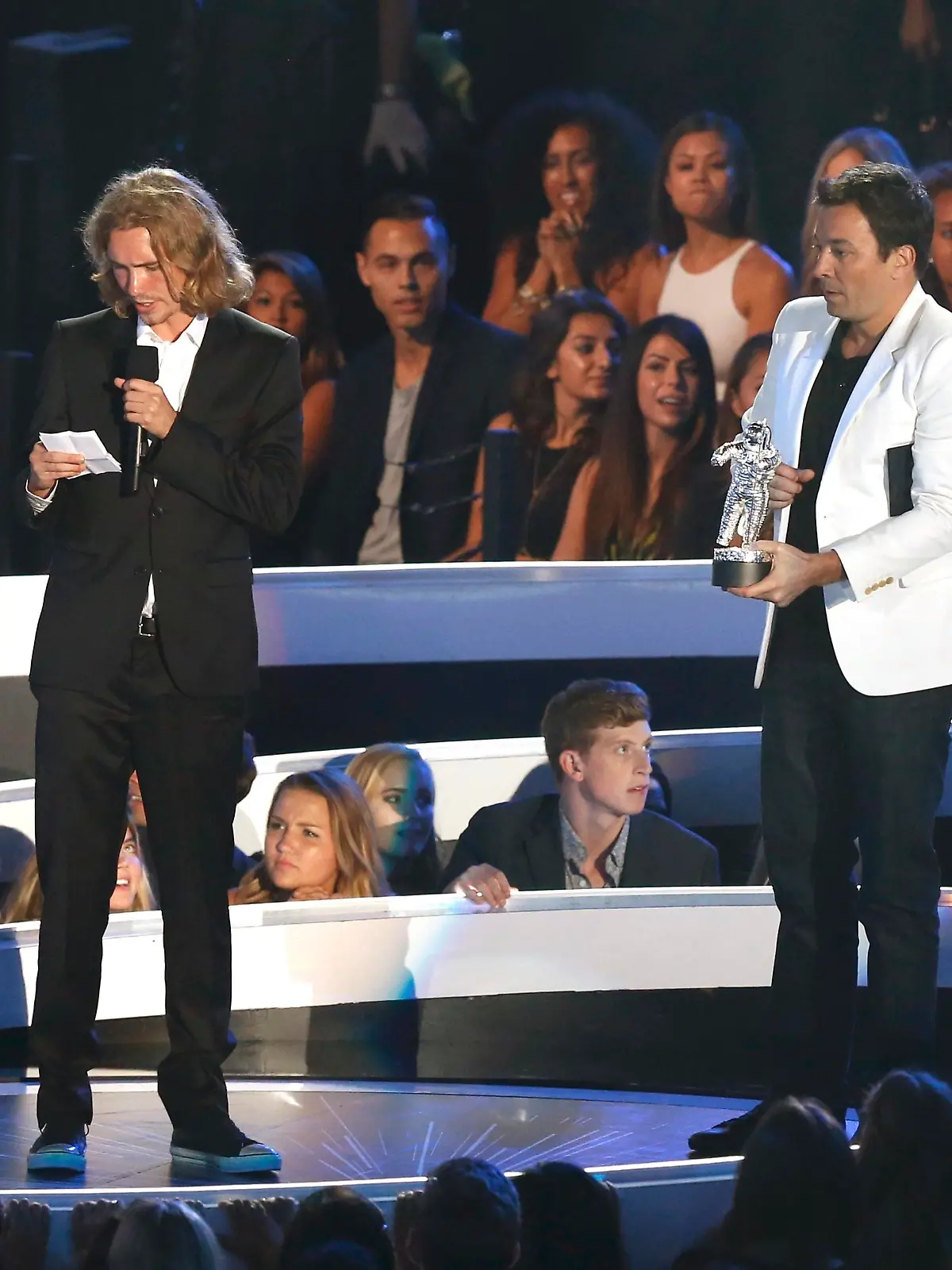 REFILING - CORRECTING PHOTOGRAPHERS NAME IN CAPTION - A spokesperson named Jesse accepts the award for Video of the Year for Miley Cyrus' "Wrecking Ball" as presenter Jimmy Fallon waits during the 2014 MTV Video Music Awards in Inglewood, California August 24, 2014.   REUTERS/Mario Anzuoni (UNITED STATES  - Tags: ENTERTAINMENT)  (MTV-SHOW)