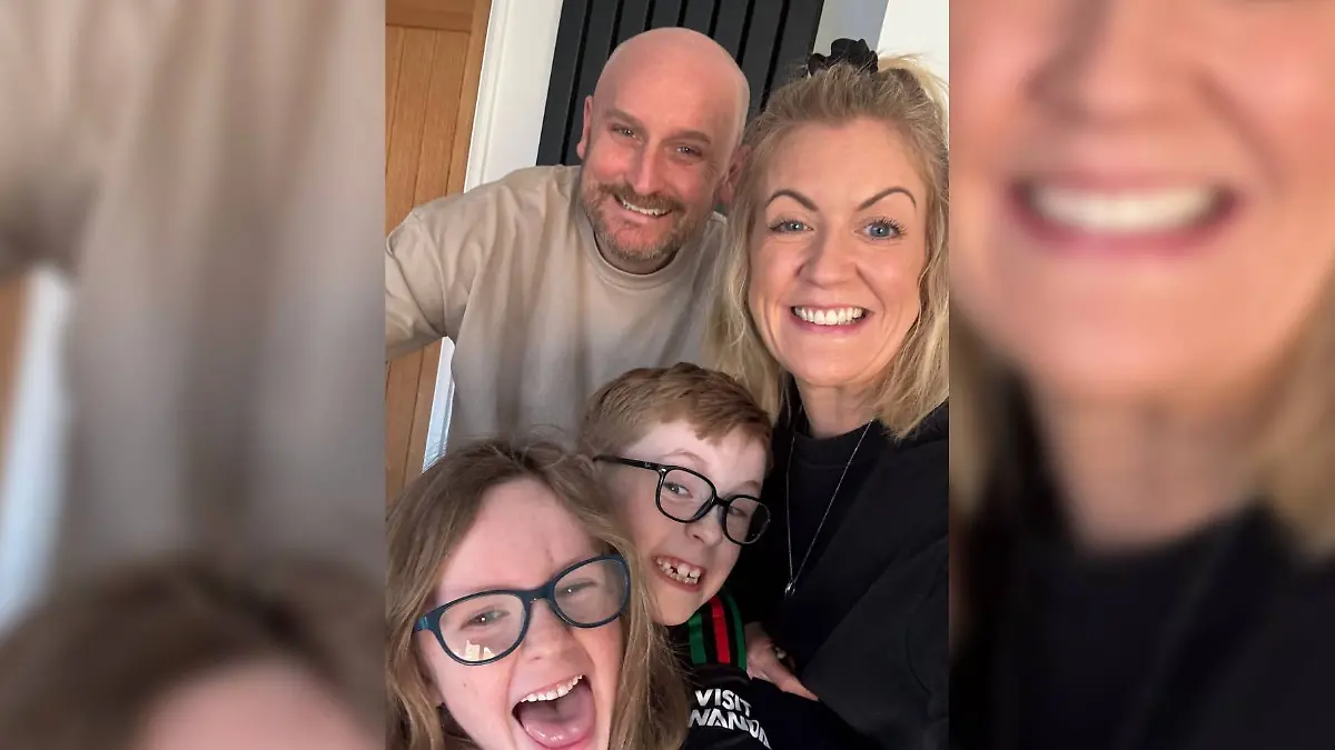 Paul Whitaker und seine Familie - Ehefrau Hayley und die Kinder Noah und Ethan
