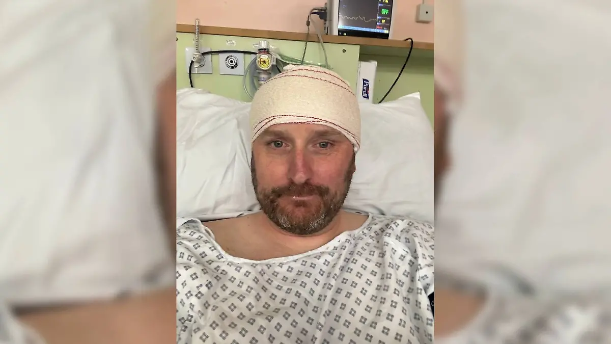 Paul Whitaker im Krankenhaus