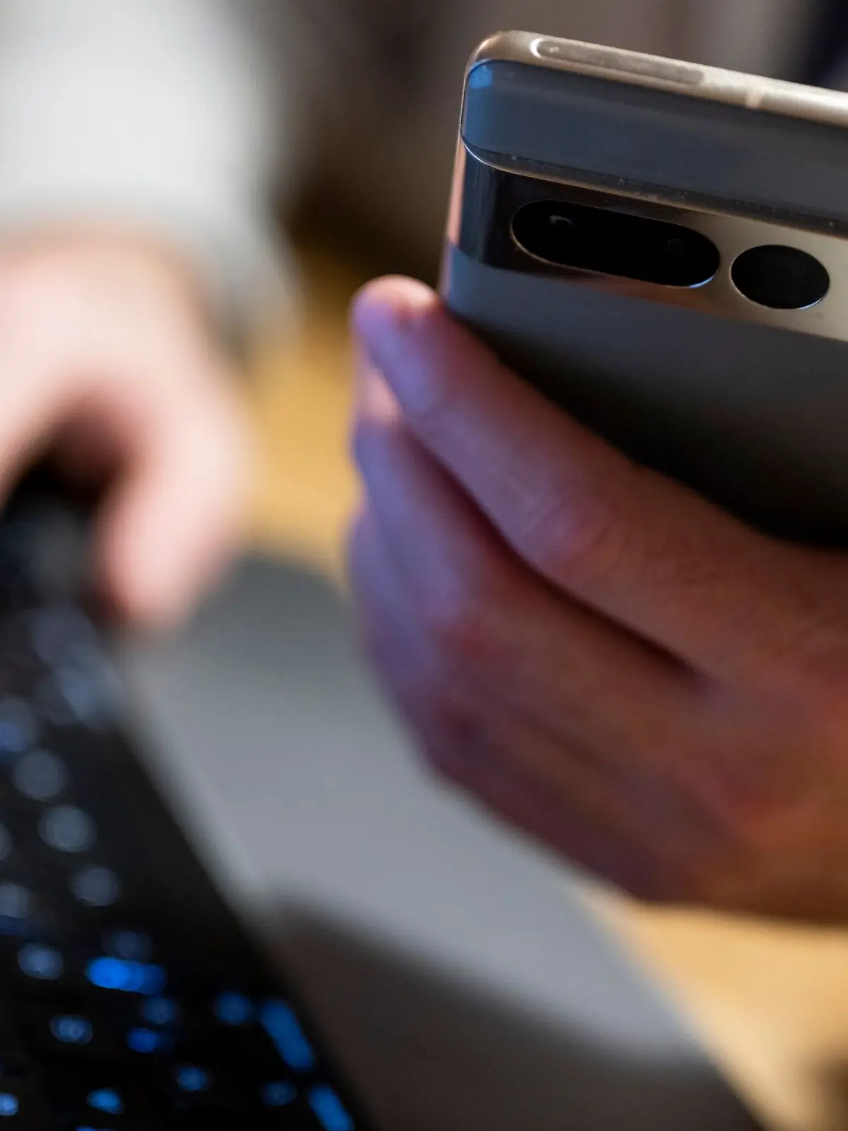 Bild zu: "Betrüger in die Falle gelockt! RTL-Reporter muss die Polizei rufen"