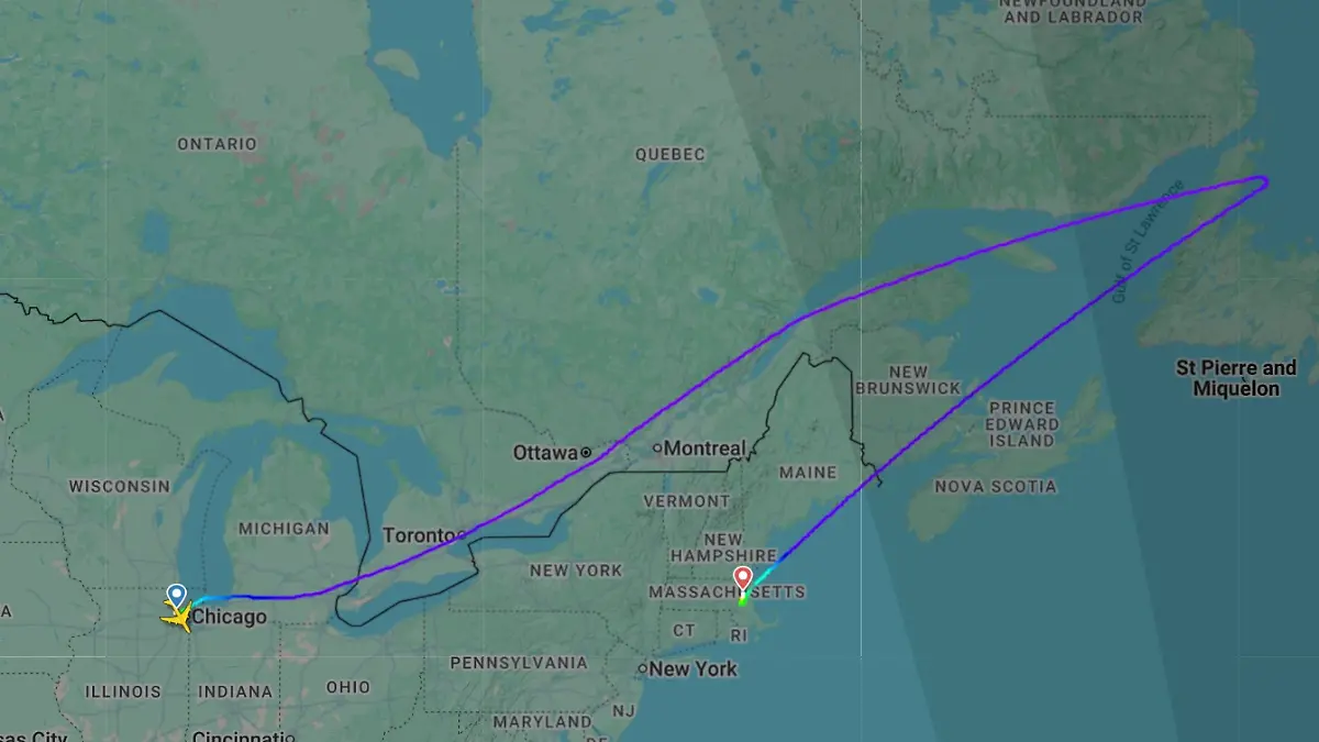 Die Boeing 747 war am 25. Oktober 2025 auf dem Weg von Chicago (USA) nach Frankfurt. Kurz vor der Atlantiküberquerung drehten die Piloten um und landeten den Jumbojet in Boston. Der Flugverlauf ist auf der Karte des Portals Flightradar24 zu sehen.
