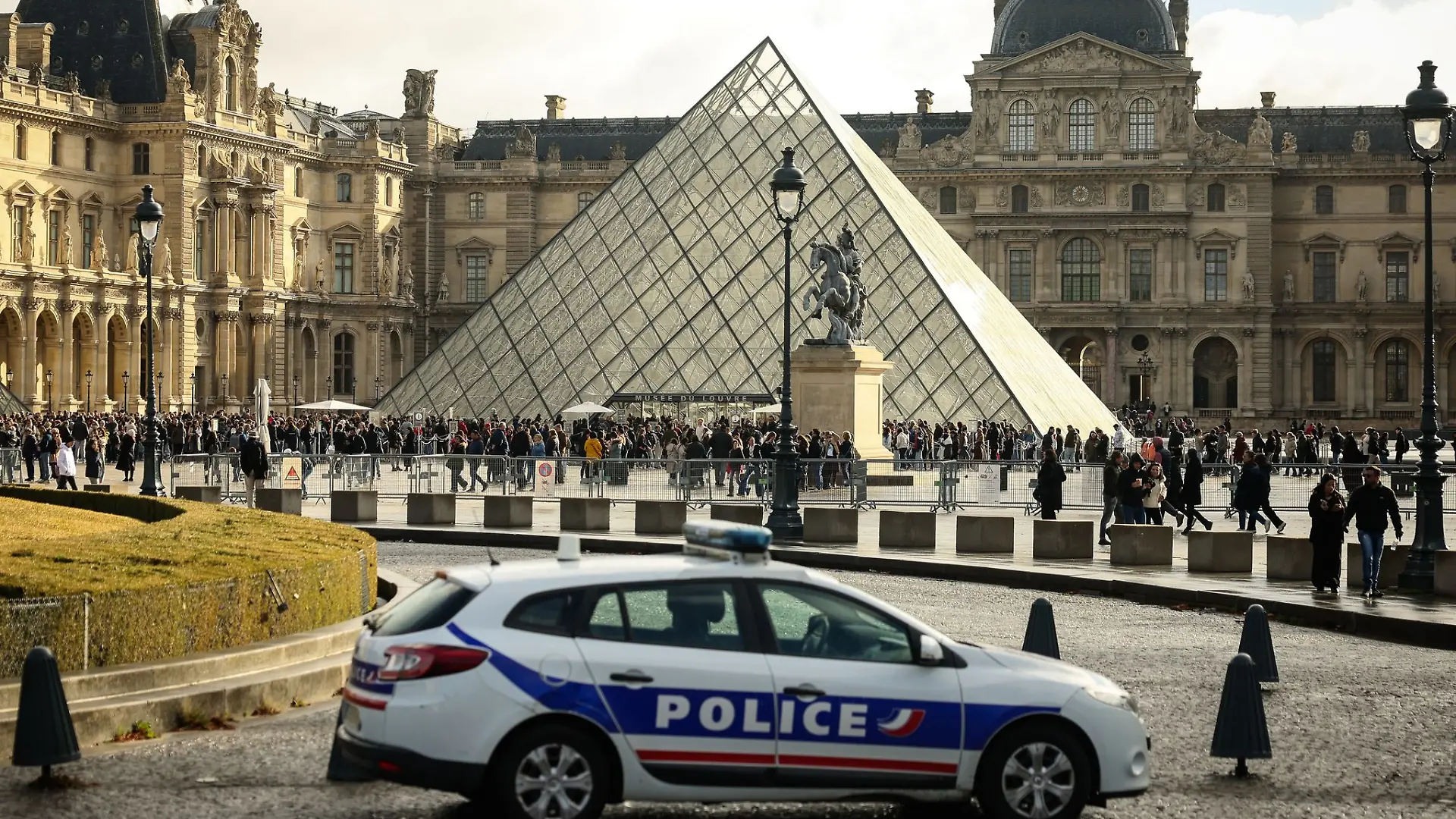 Die Ermittler melden nach dem Raubüberfall auf den Louvre einen Fahndungserfolg.