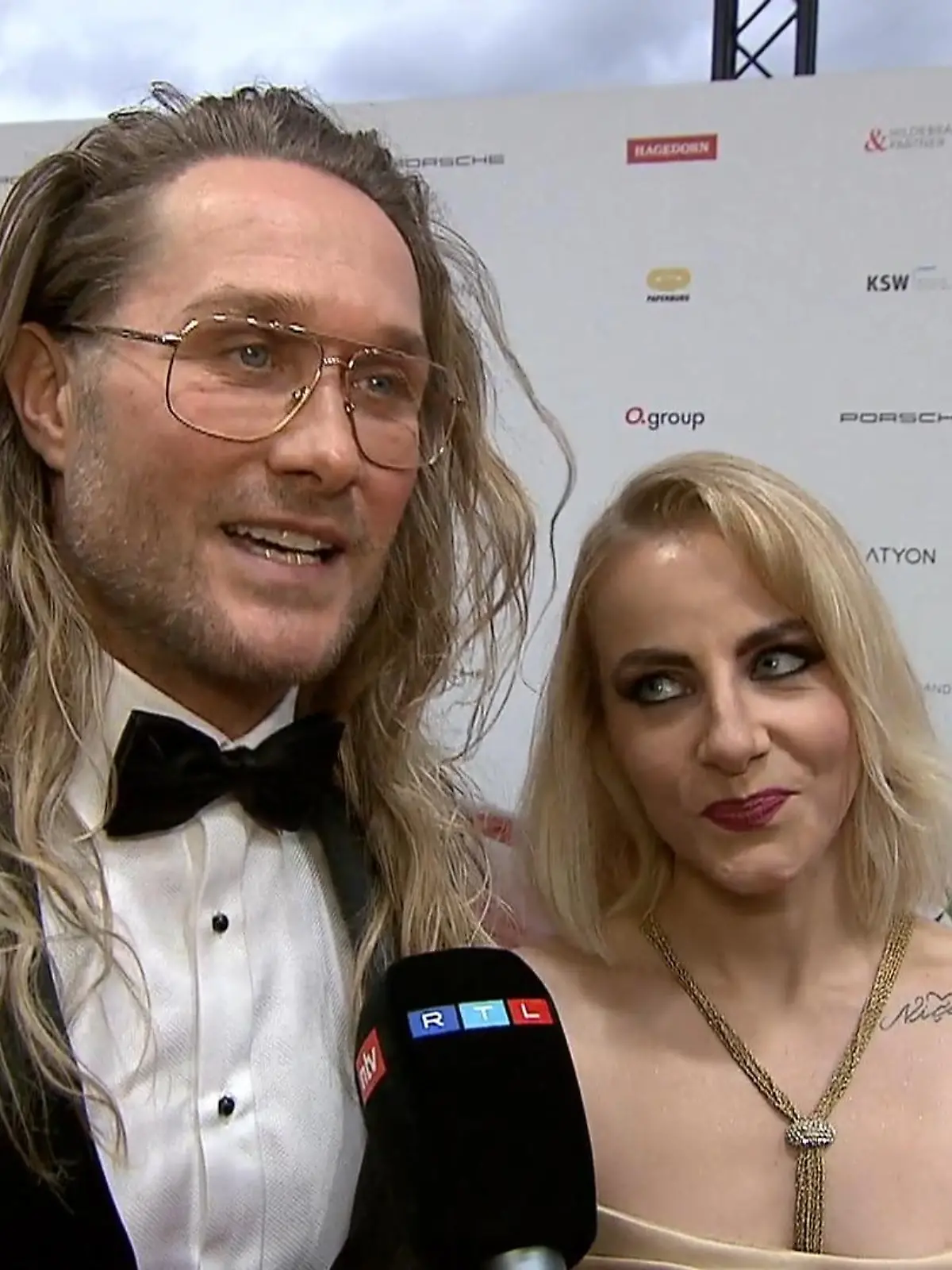Nico Schwanz und Victoria „Dodi” Schuler im RTL-Interview beim Leipziger Opernball.