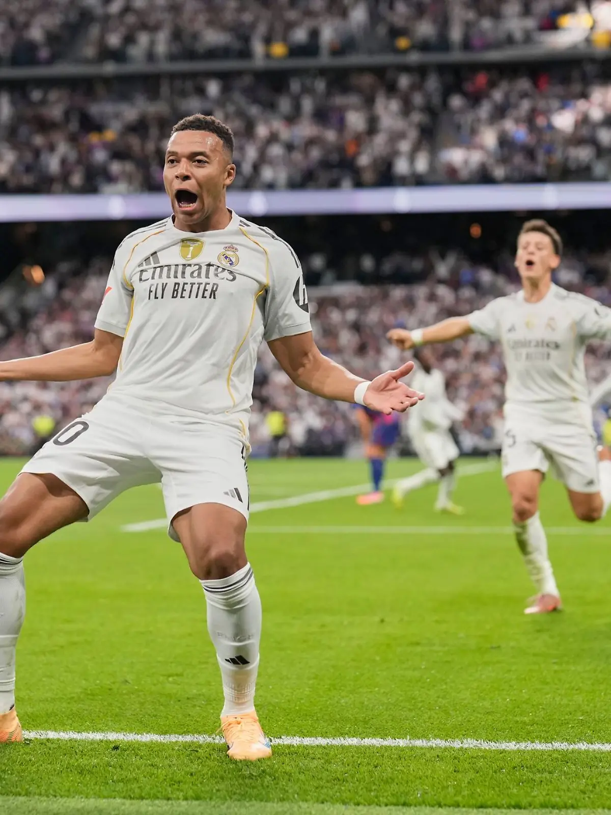 Bild zu: "Real setzt sich mit Clásico-Sieg von Barcelona ab"