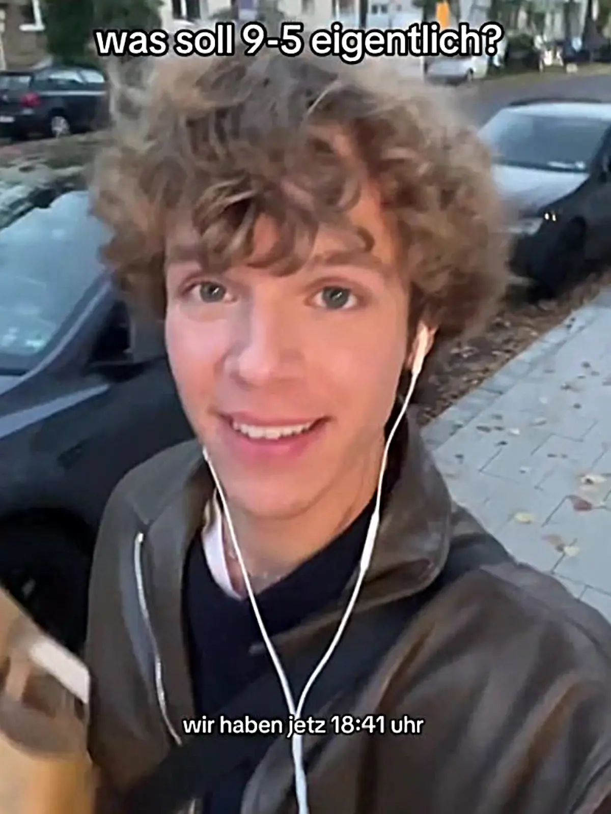 Bild zu: "Influencer Julian Kamps rechnet mit Acht-Stunden-Arbeitstag ab - das Netz feiert ihn!"