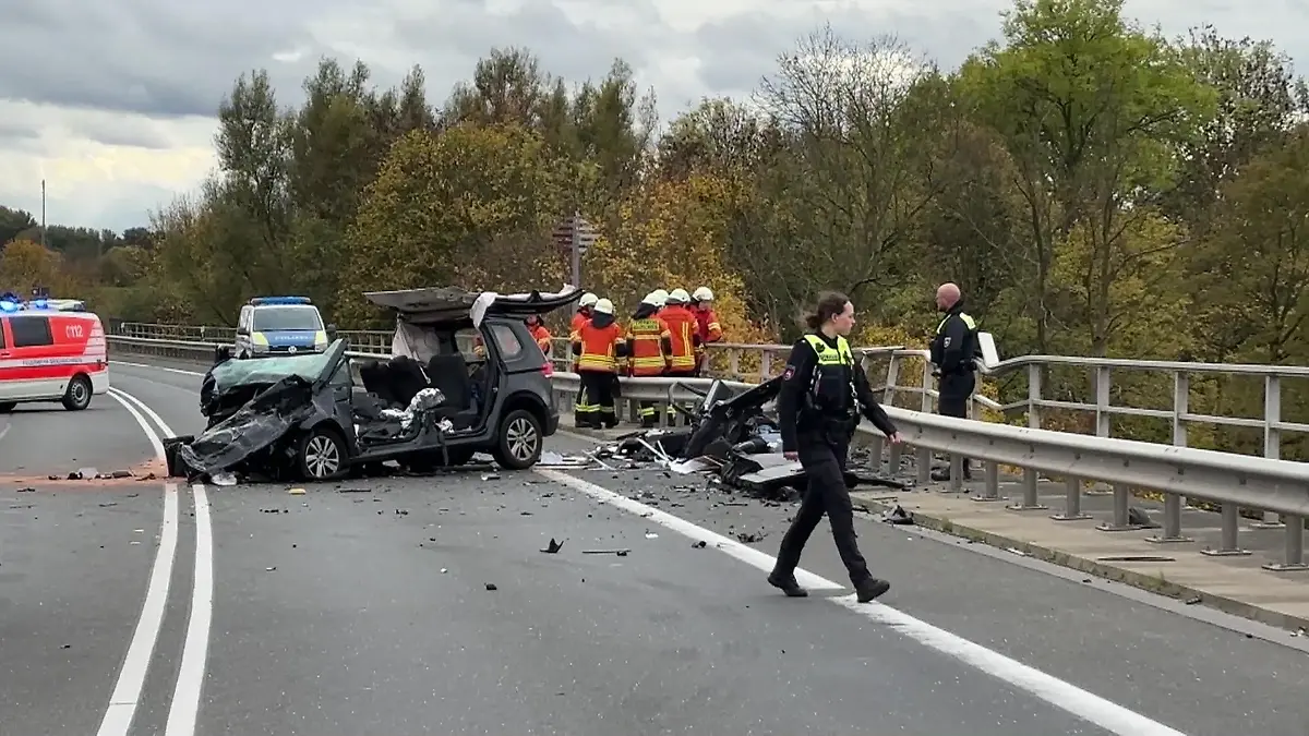 Drei Tote nach Horror-Unfall bei Braunschweig BMW stürzte in den Mittellandkanal