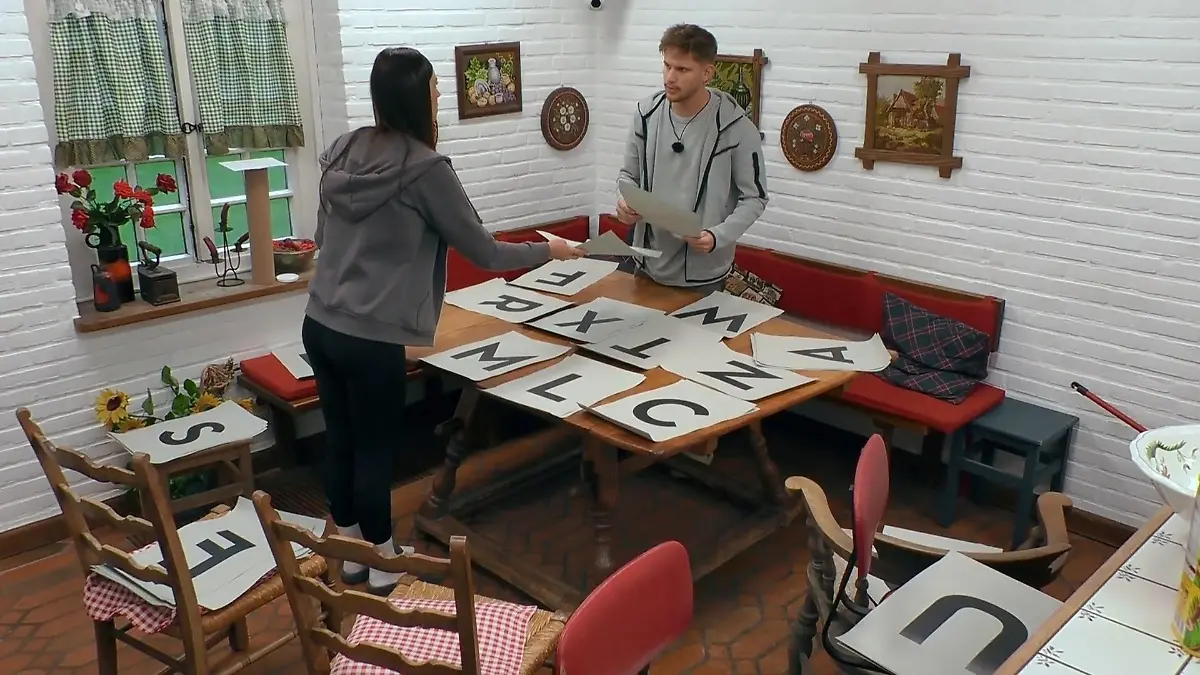 Welches Paar gewinnt das Spiel "Buchstabensalat"? Köpfchen gefragt