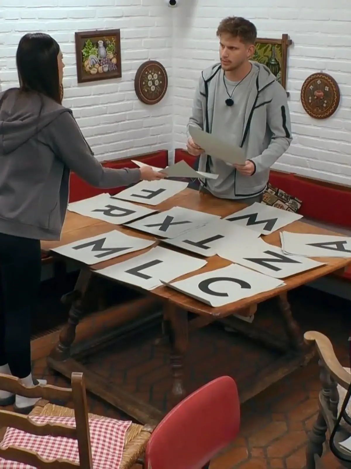 Bild zu: "Welches Paar gewinnt das Spiel "Buchstabensalat"?"