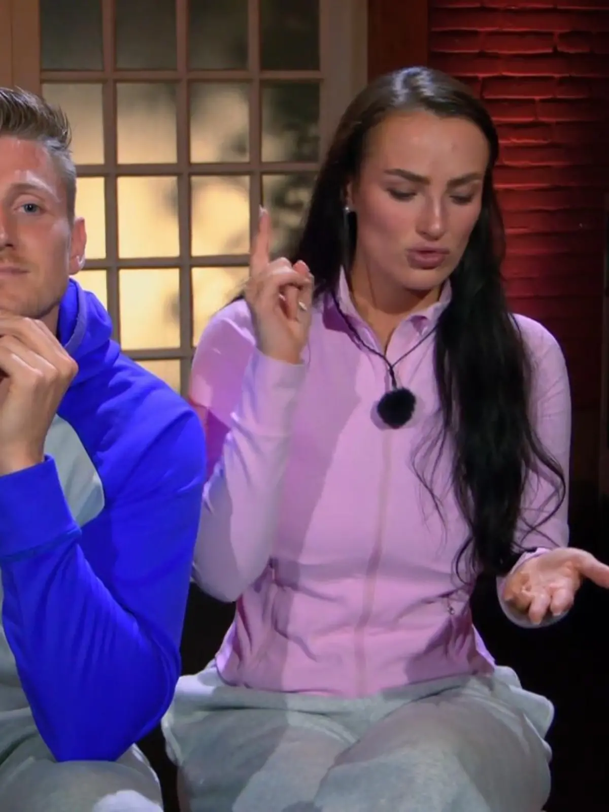 Bild zu: "Streit zwischen den Paaren kocht über"