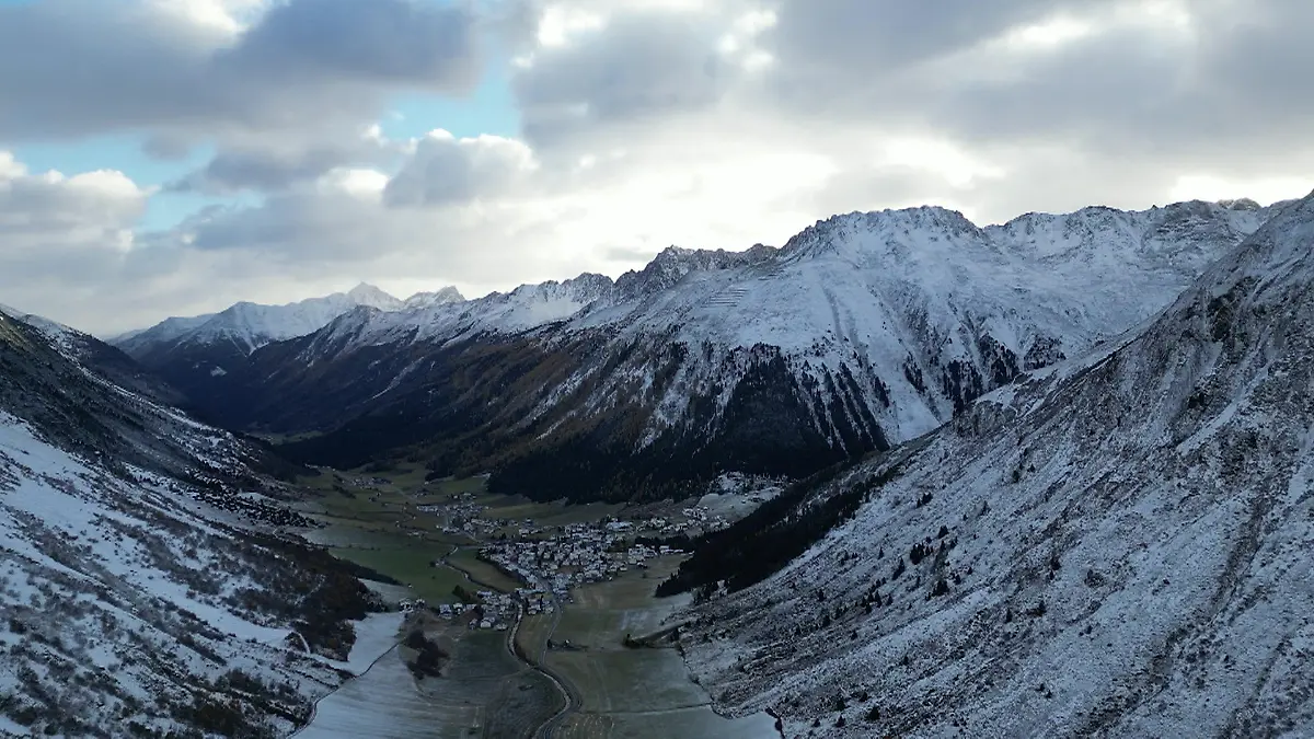 Im Tiroler Paznaun hat Frau Holle vorbeigeschaut Wintergruß in den Bergen