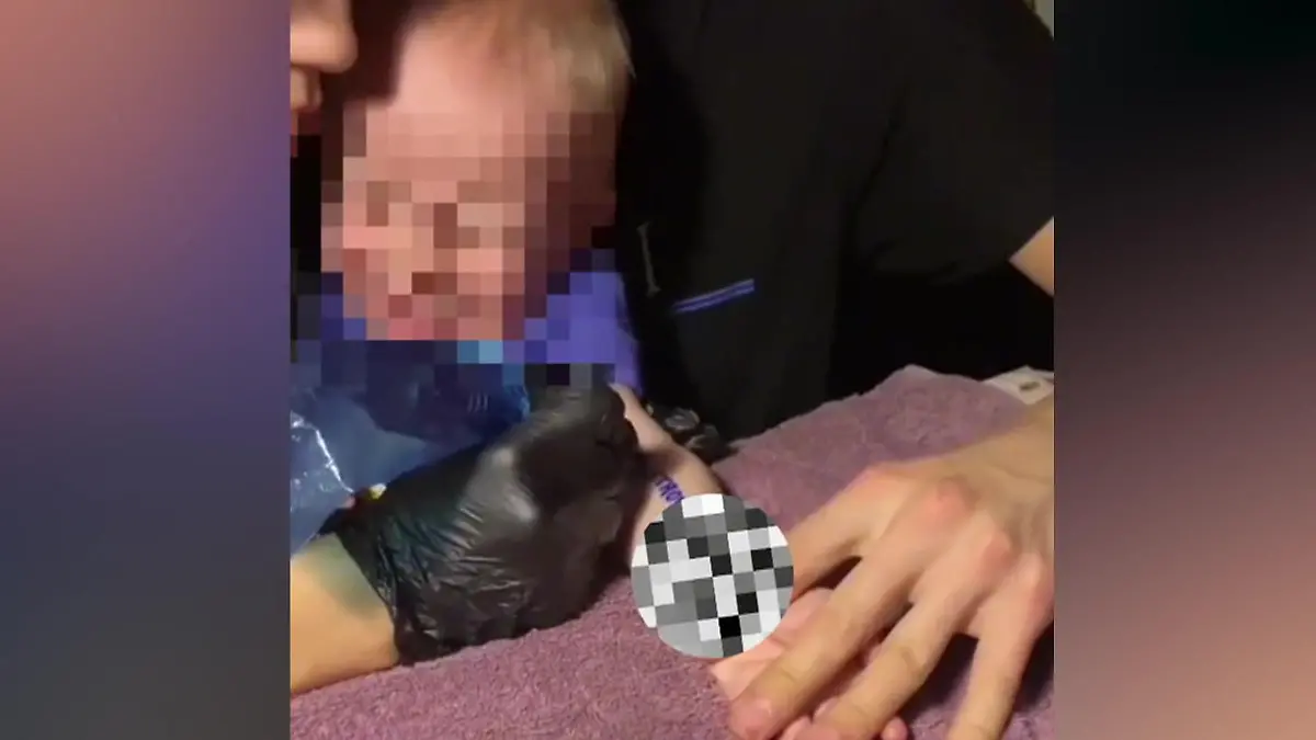 Wegen Gewinnspiel! Tätowieren Eltern hier wirklich ihr Baby? Krasses TikTok-Video