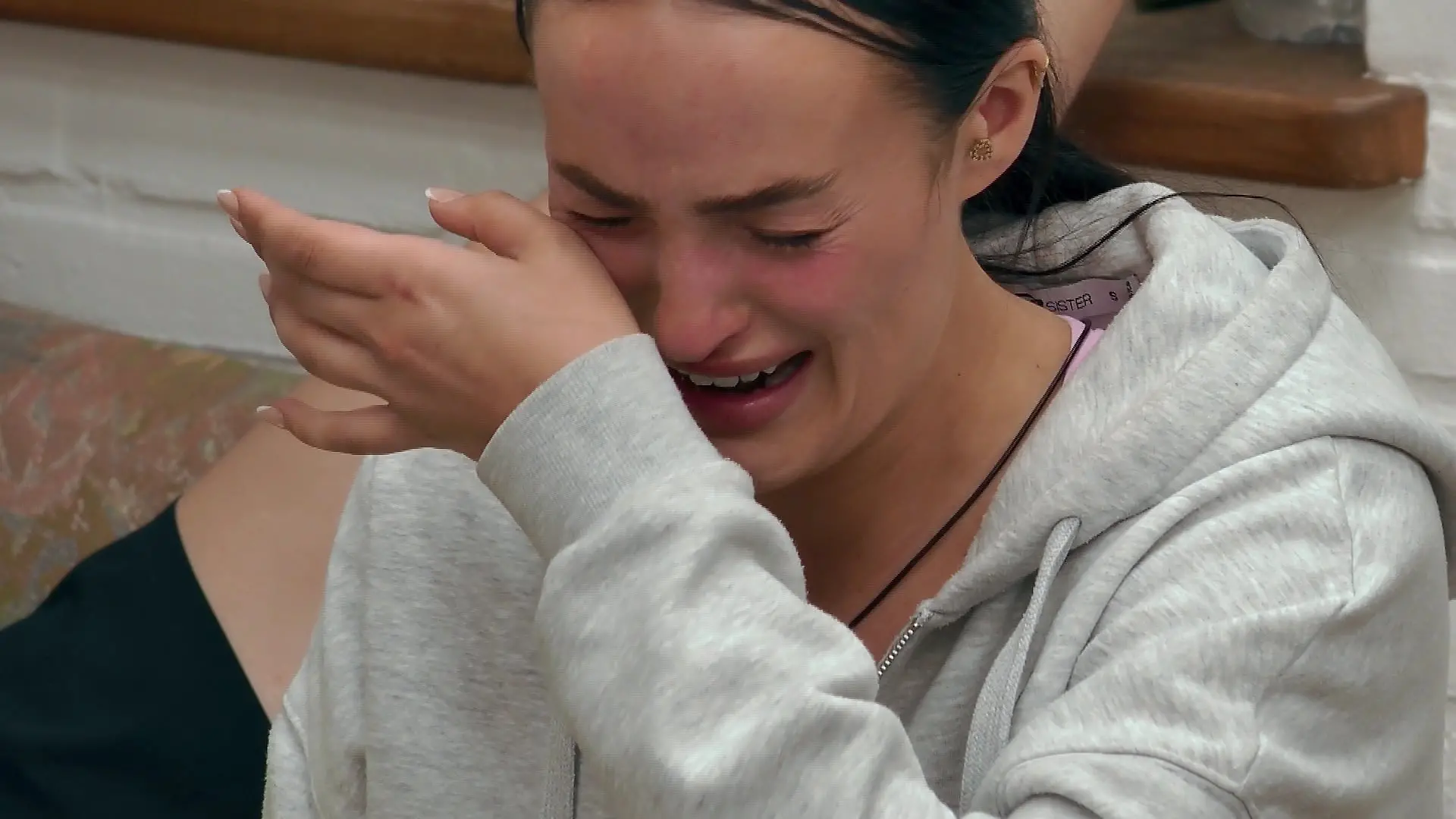 Nach dem Sommerhaus-Rauswurf brechen bei Paulina Ljubas die Dämme. 