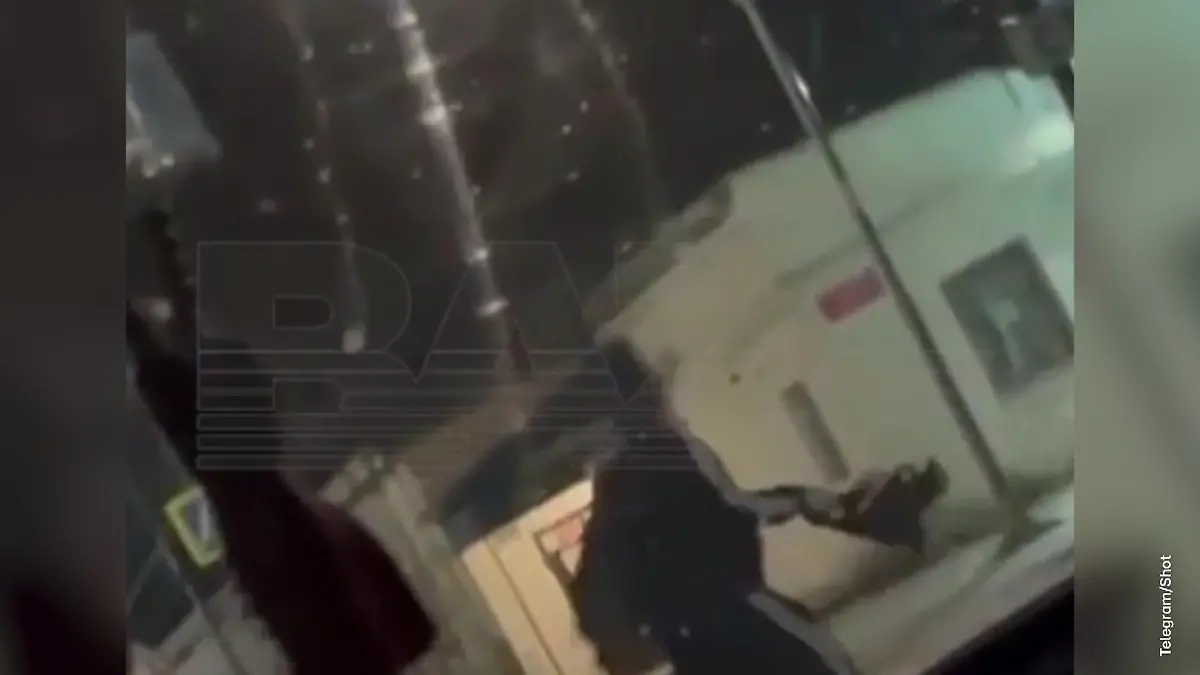 Betrunken mit laufender Kettensäge! Mann (28) bedroht Menschen auf Straße – als Lektion! Russische Kleinstadt unter Schock