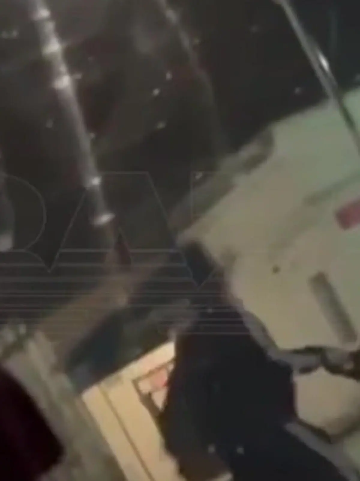 Bild zu: "Betrunken mit laufender Kettensäge! Mann (28) bedroht Menschen auf Straße – als Lektion!"
