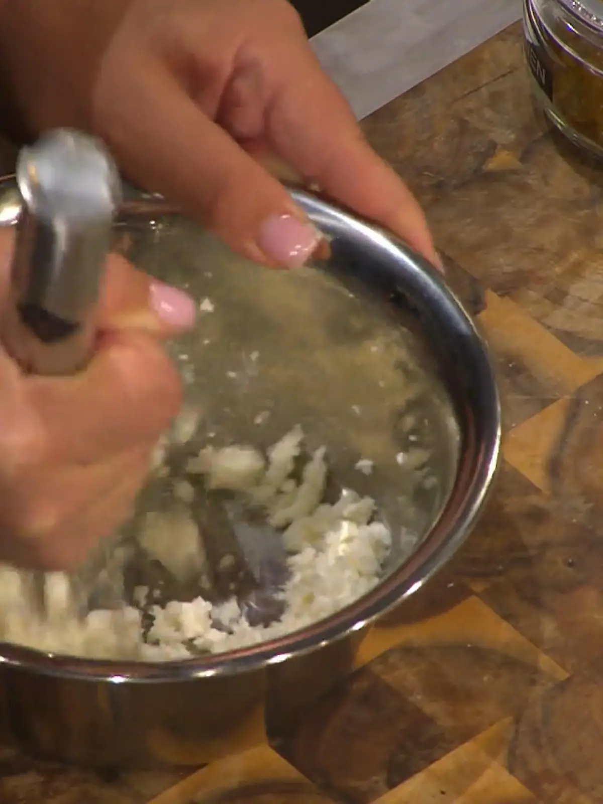 Bild zu: "Lisa muss ein Dessert mit Feta kreieren"