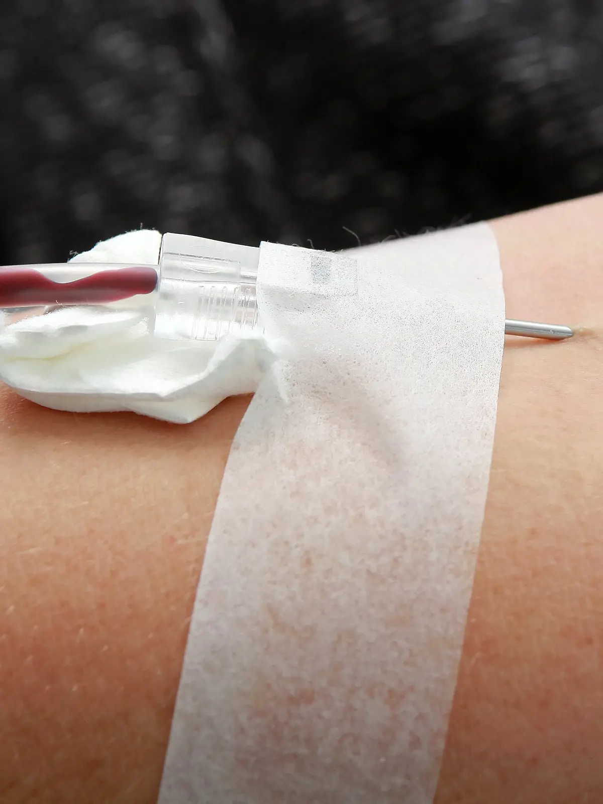 Ein 25-jähriger Prediger in den USA soll zwei Klinik-Mitarbeiter mit HIV-Blut attackiert haben.