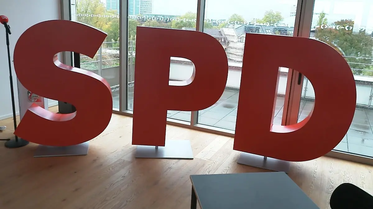 So will die NRW-SPD Wähler zurückgewinnen Mit „Hau-den-Lukas“ und Curry-Wurst