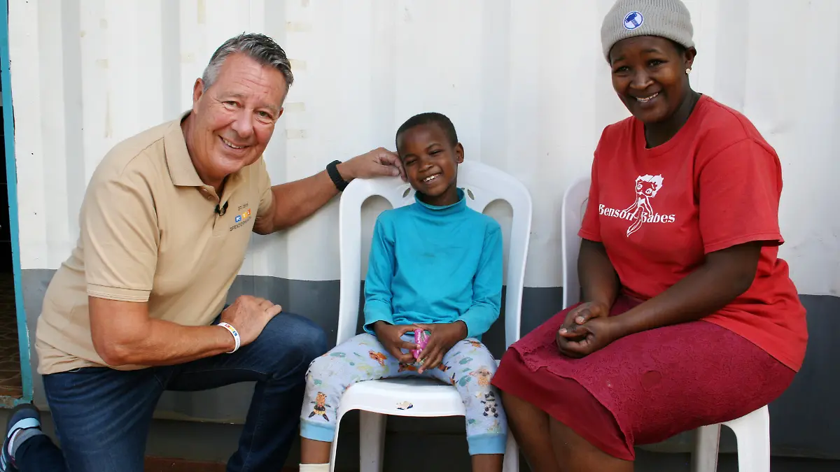 Jurist Ulrich Wetzel engagiert sich als Projektpate von „RTL – Wir helfen Kindern“ für den Bau einer augenmedizinischen Klinik für Kinder in Kenia.