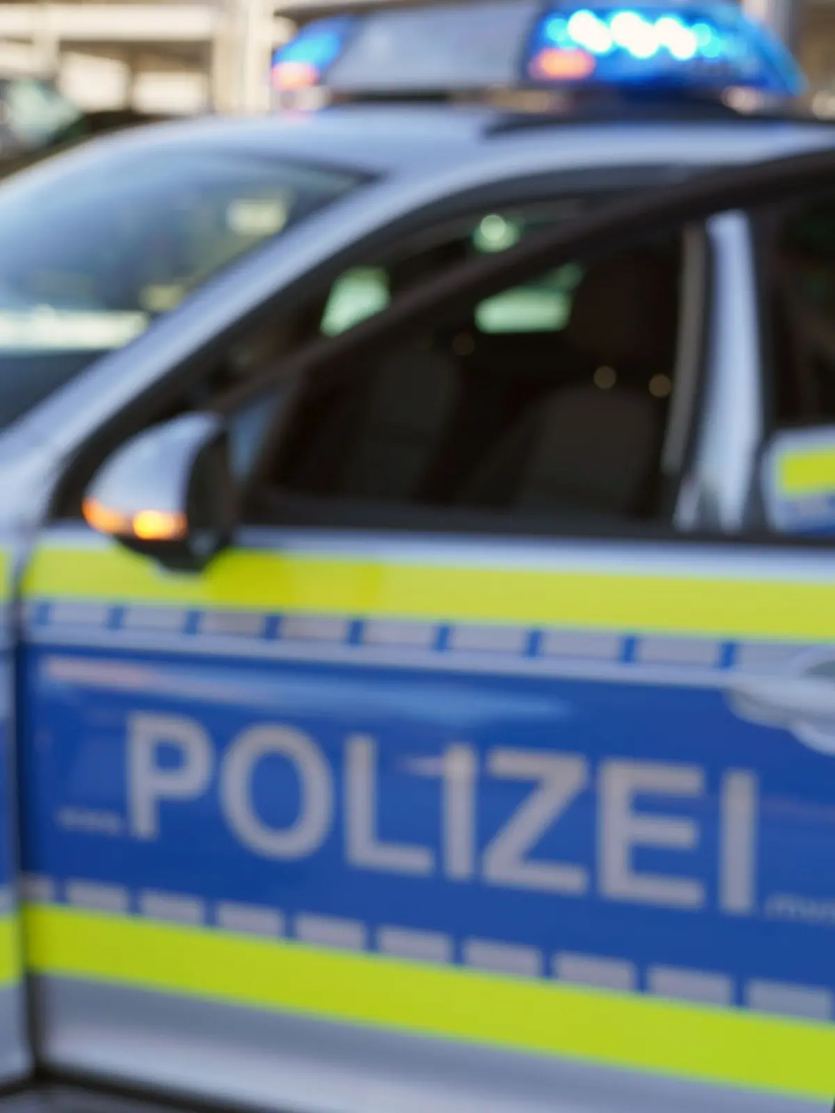 Bild zu: "Frau (68) in eigenem Auto überwältigt und entführt – Tübinger Raub-Überfall kommt ins Fernsehen"