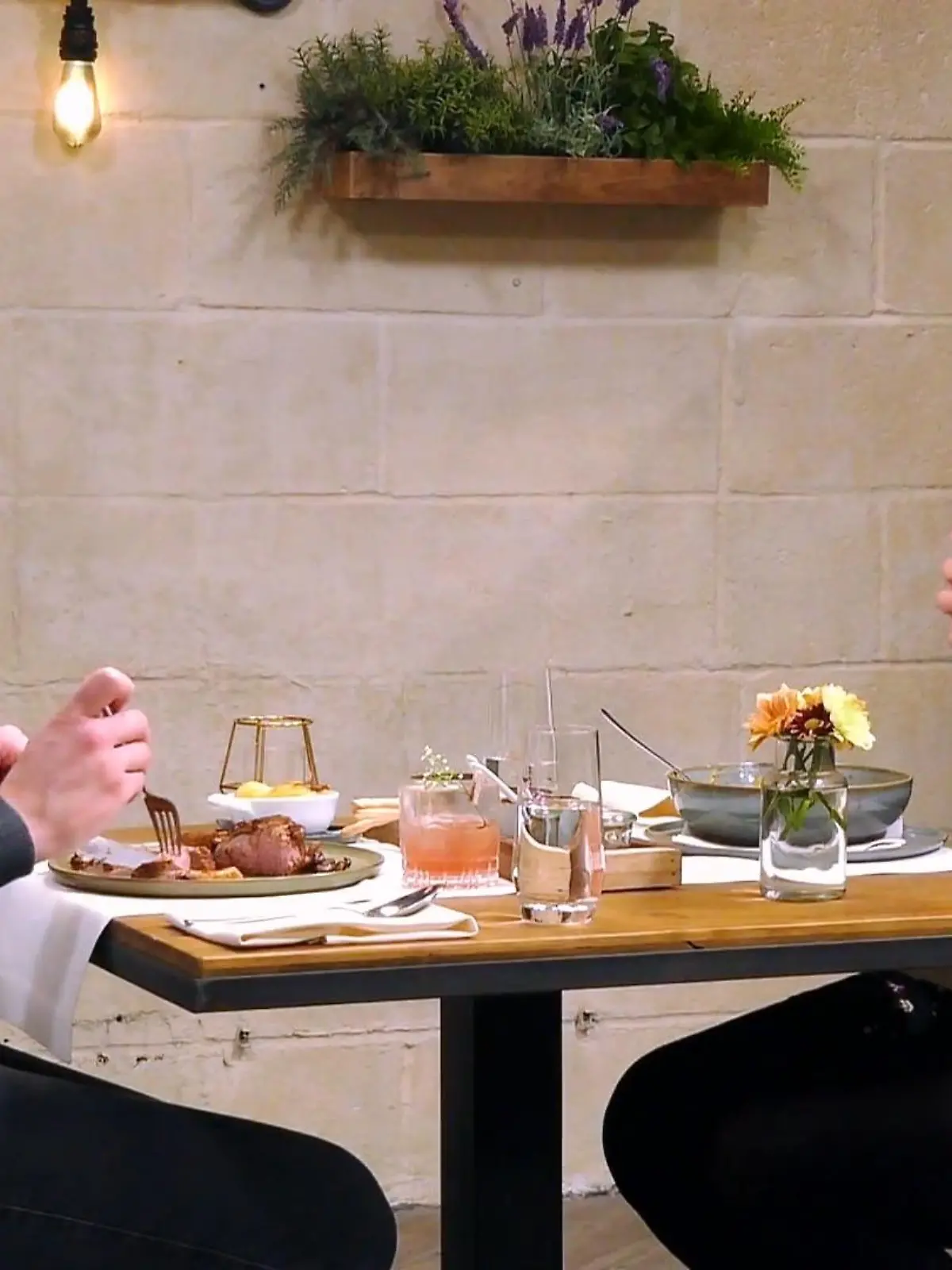 Bild zu: "Beide sind absolute Hundemenschen"