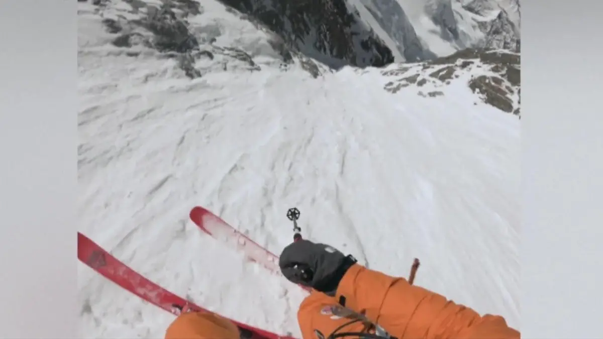 Skifahrer bezwingt gefährlichste Mount-Everest-Route– wegen der Asche seiner toten Frau! Krasse Bilder von Jim Morrison