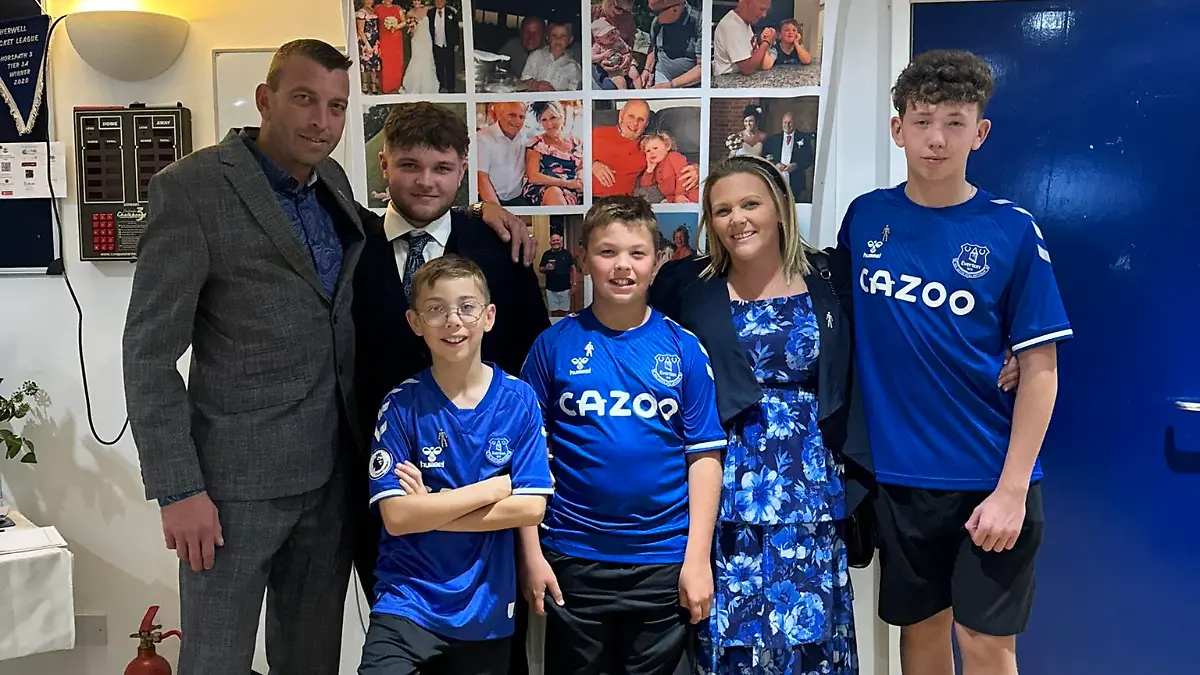 Bertie Busby mit seiner Familie