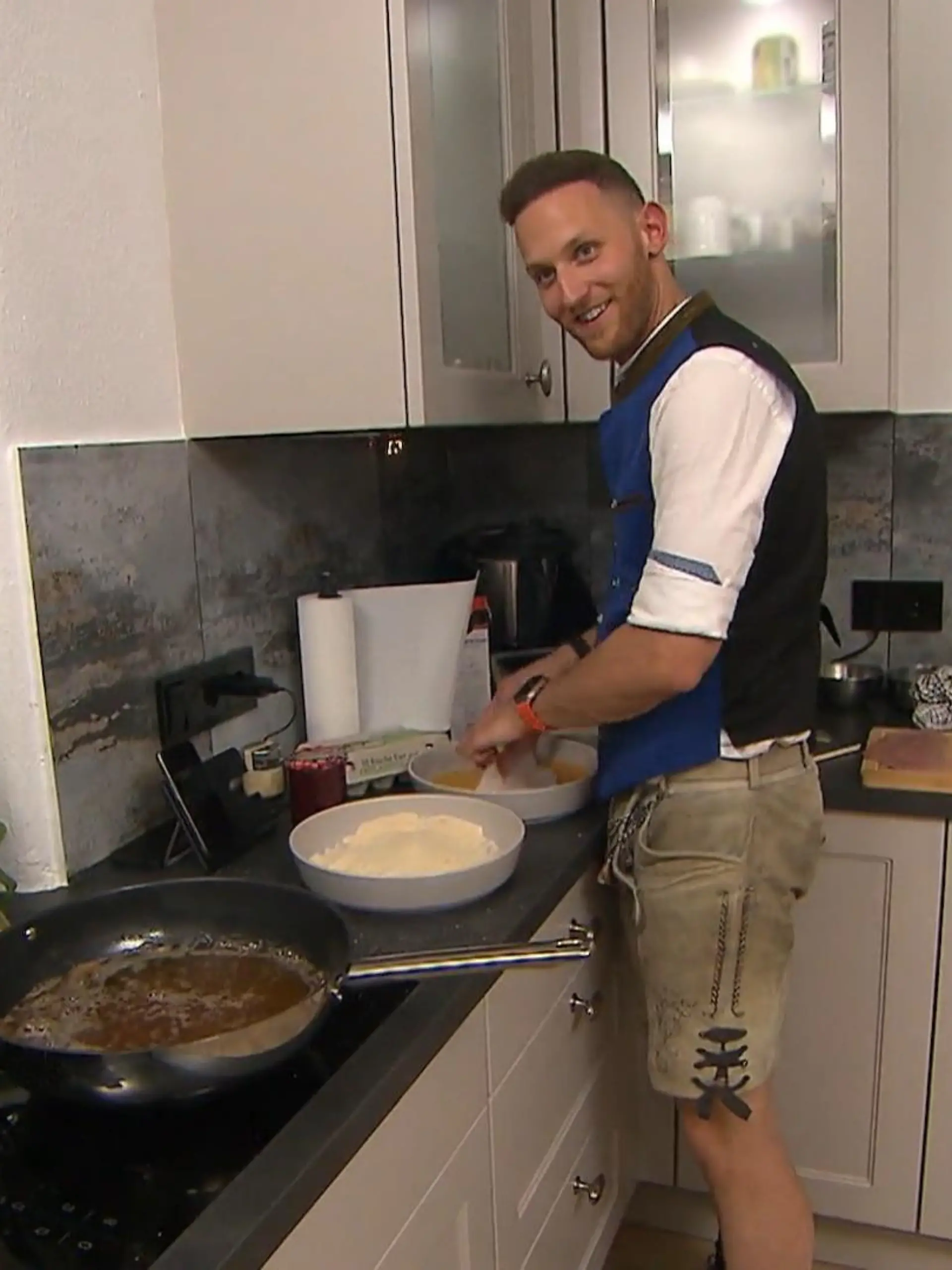 Bild zu: "Raphaels Wiener Schnitzel ist seine Spezialität"