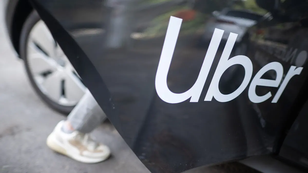 Eine harmlose Heimfahrt wird für eine 20-Jährige in Braunschweig zur Horror-Nacht. (Symbolbild)