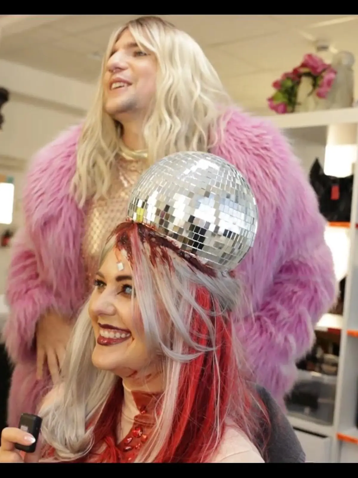 Bild zu: "Hier verwandelt Lennart Borchert sich in Bill Kaulitz"