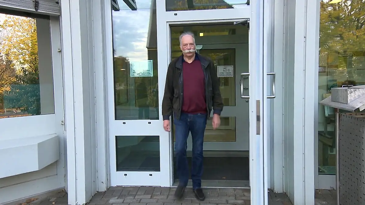 Besuch in Justizvollzugsanstalt Remscheid Ehrenamtler hören Straftätern zu