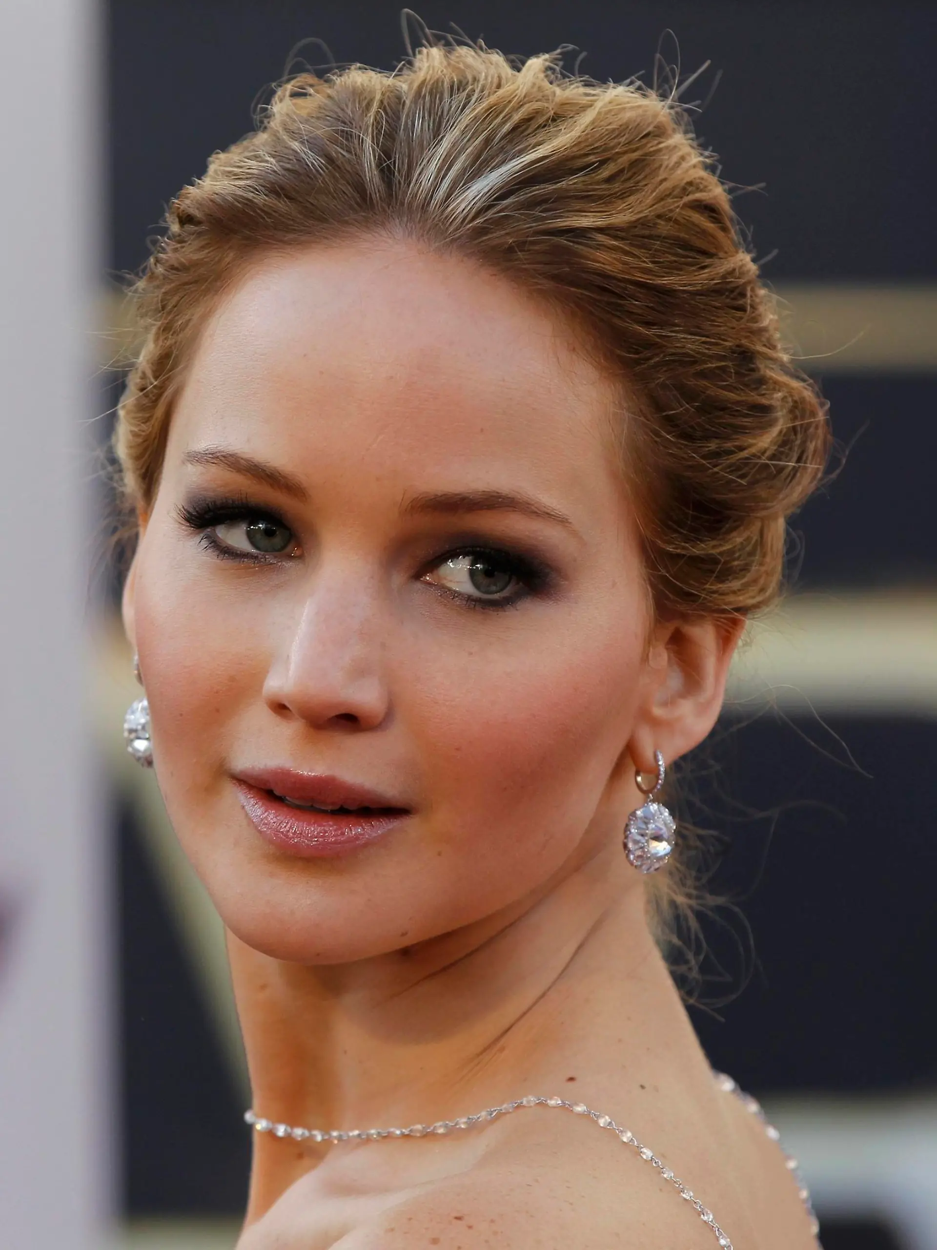 Jennifer Lawrence, best actress nominee for her role in the film "Silver Linings Playbook", arrives at the 85th Academy Awards in Hollywood, California February 24, 2013. REUTERS/Lucas Jackson  (UNITED STATES TAGS:ENTERTAINMENT) (OSCARS-ARRIVALS)