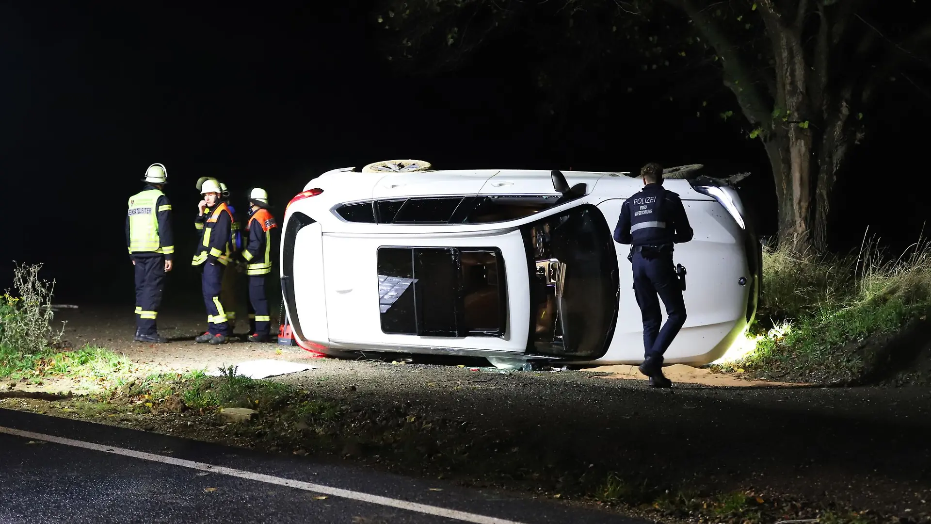 Nach einer Verfolgungsfahrt auf der A3 in Richtung Köln ist ein Autofahrer schwer verletzt worden. 