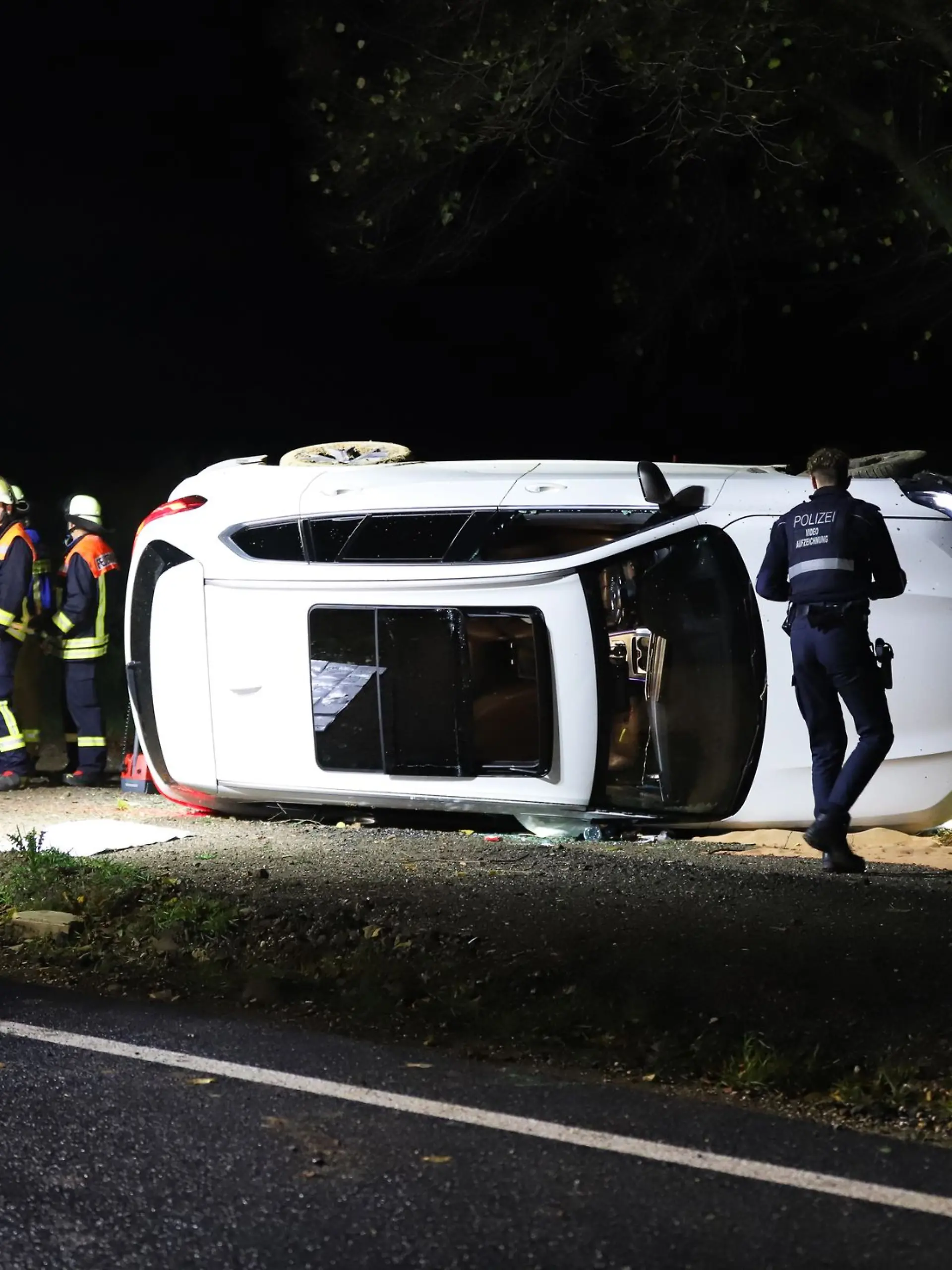 Nach einer Verfolgungsfahrt auf der A3 in Richtung Köln ist ein Autofahrer schwer verletzt worden. 