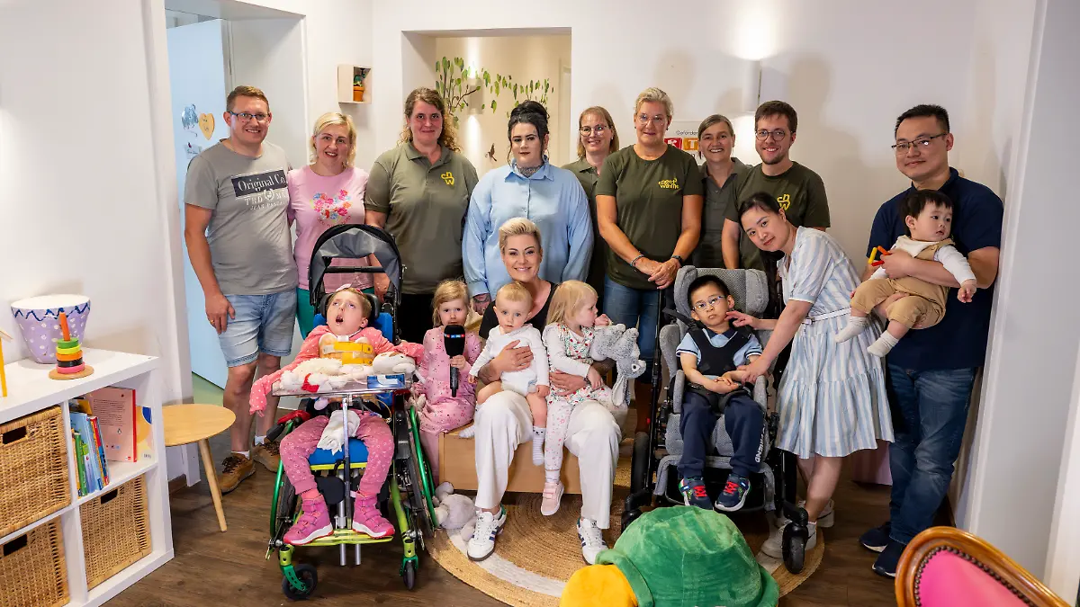 Als Projektpatin von „RTL – Wir helfen Kindern“ setzt sich Dr. Carola Holzner (Doc Caro) für Familien mit schwerst kranken Kindern ein