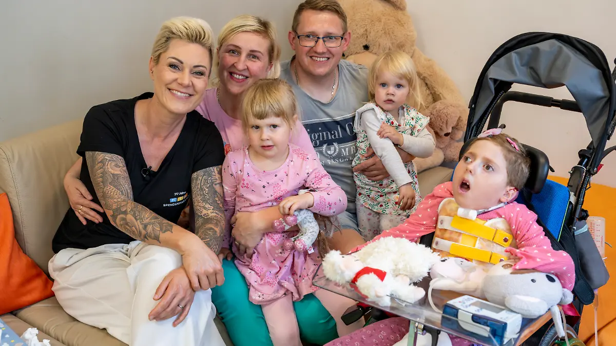 Dr. Carola Holzner (Doc Caro) bei betroffenen Familien