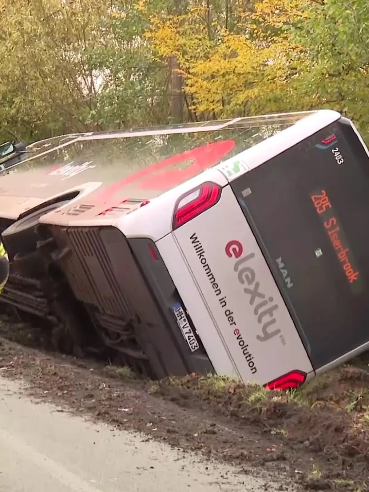 In Pinneberg ist ein Bus umgekippt