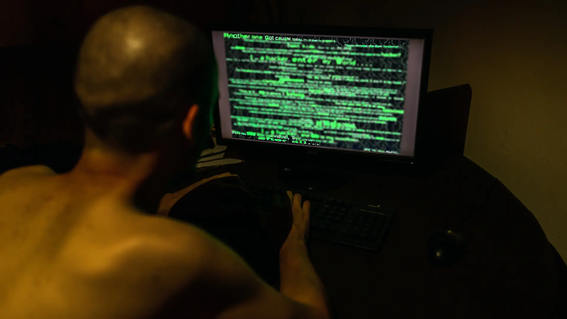 Mann am Computer (Symbolfoto)