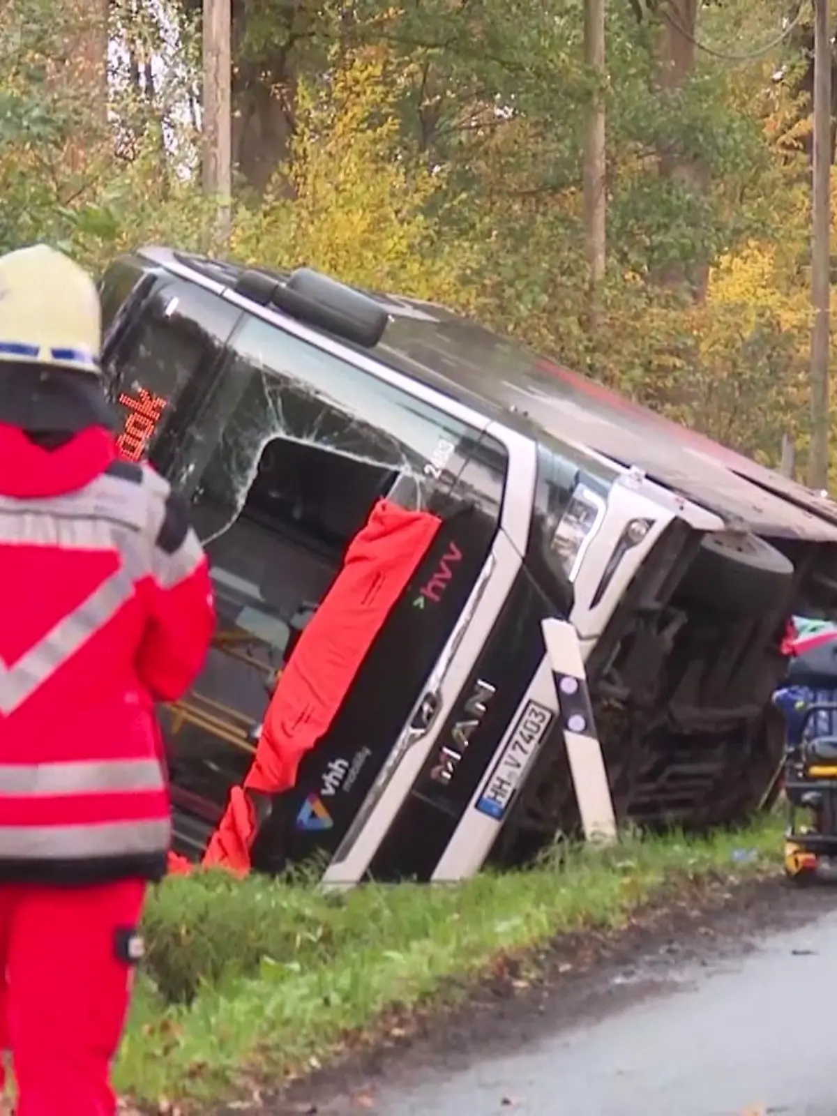 Bild zu: "Verletzte bei Busunfall"